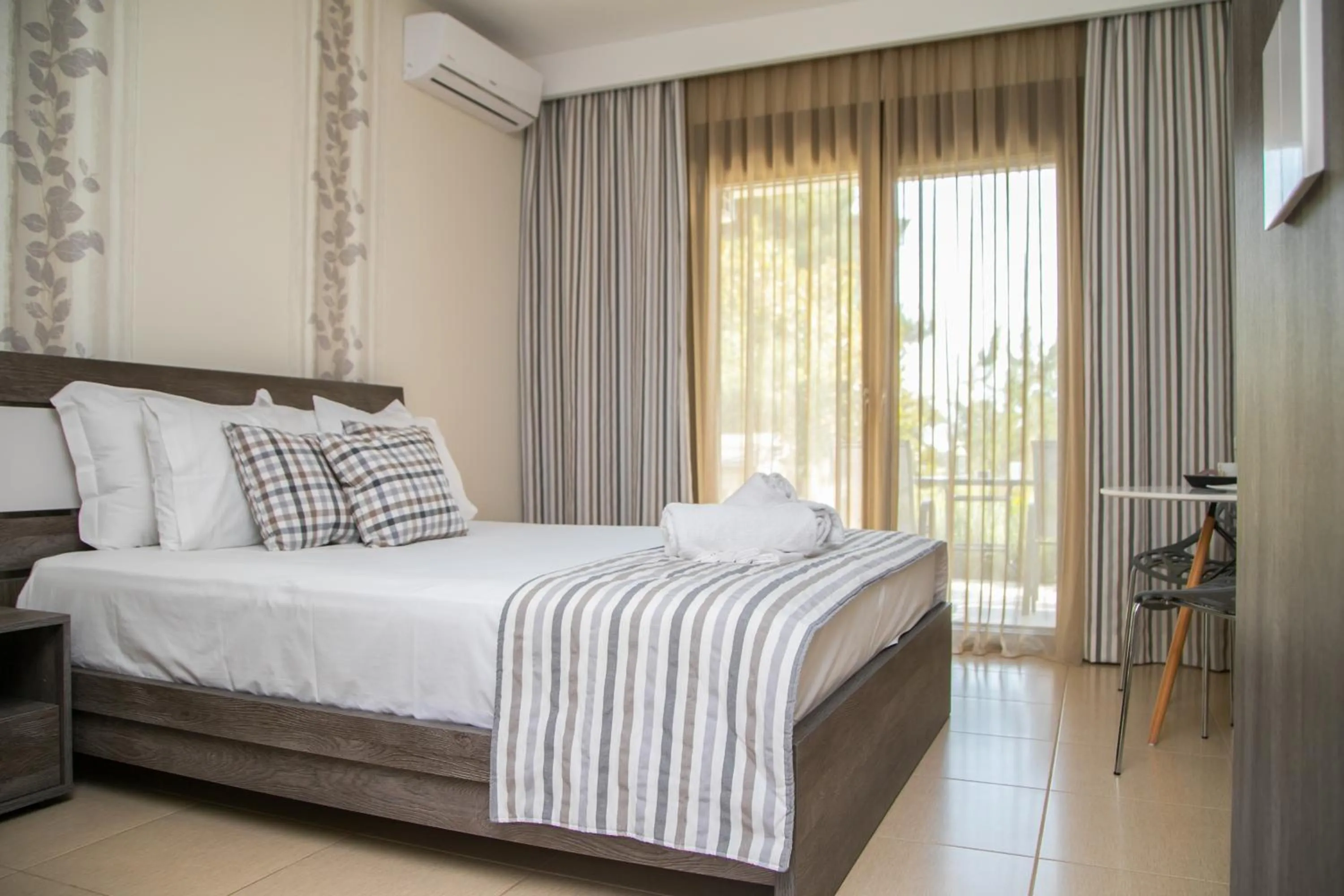 Photo of the whole room, Bed in Gmare