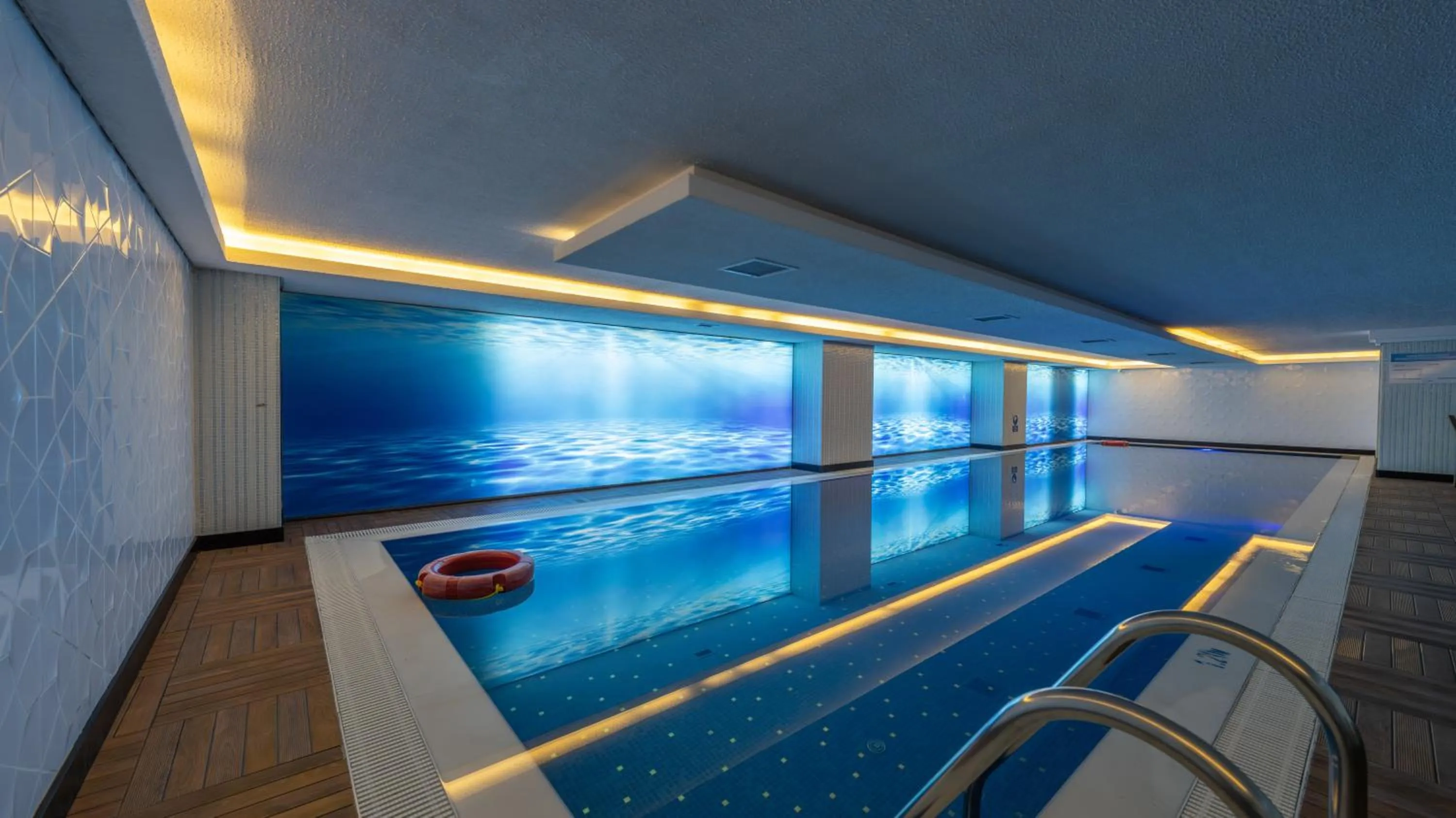 Pool view in Grand Makel Hotel Topkapi