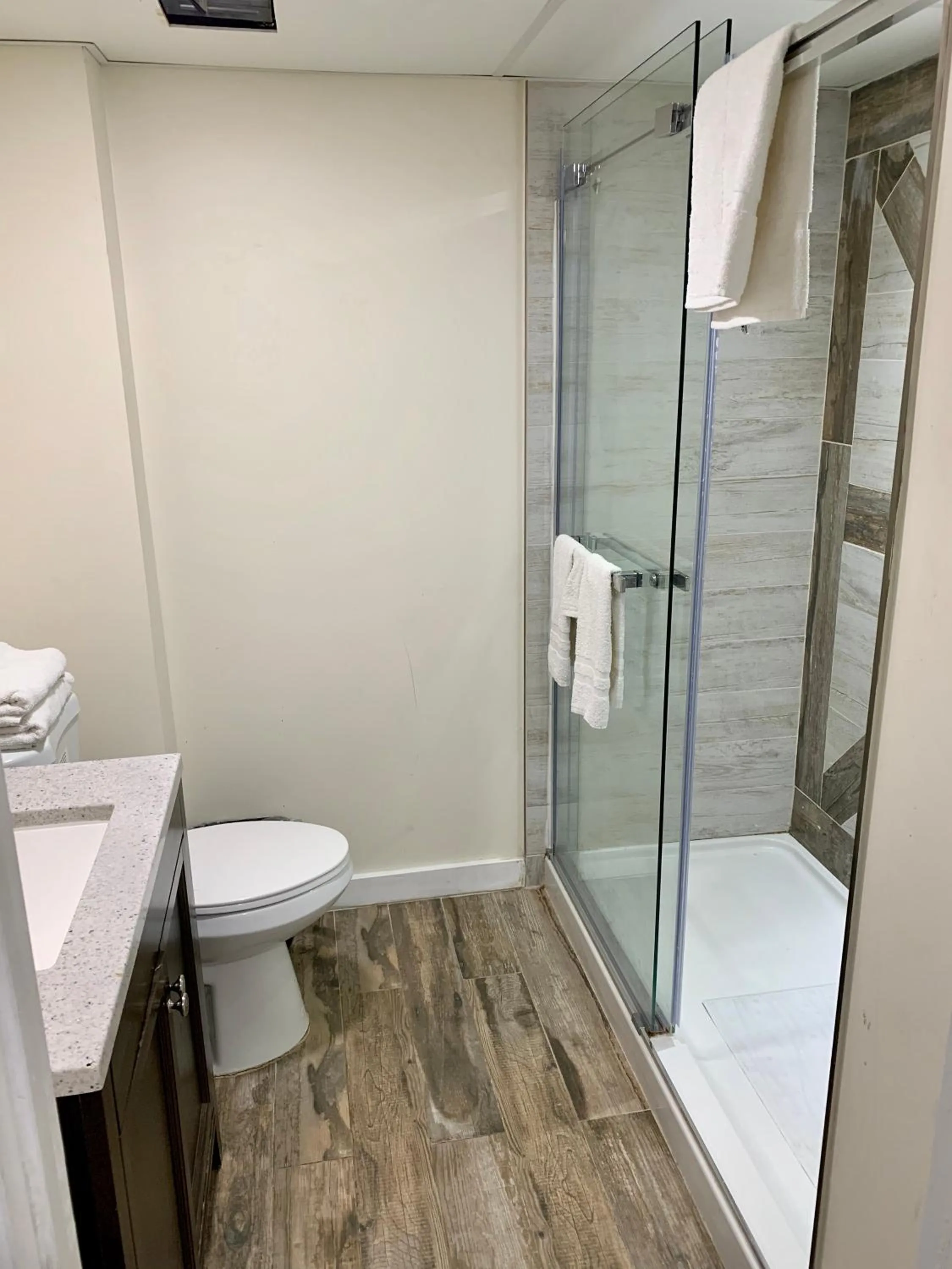 Bathroom in Penn Lodge Hotel & Suites Philadelphia - Bensalem