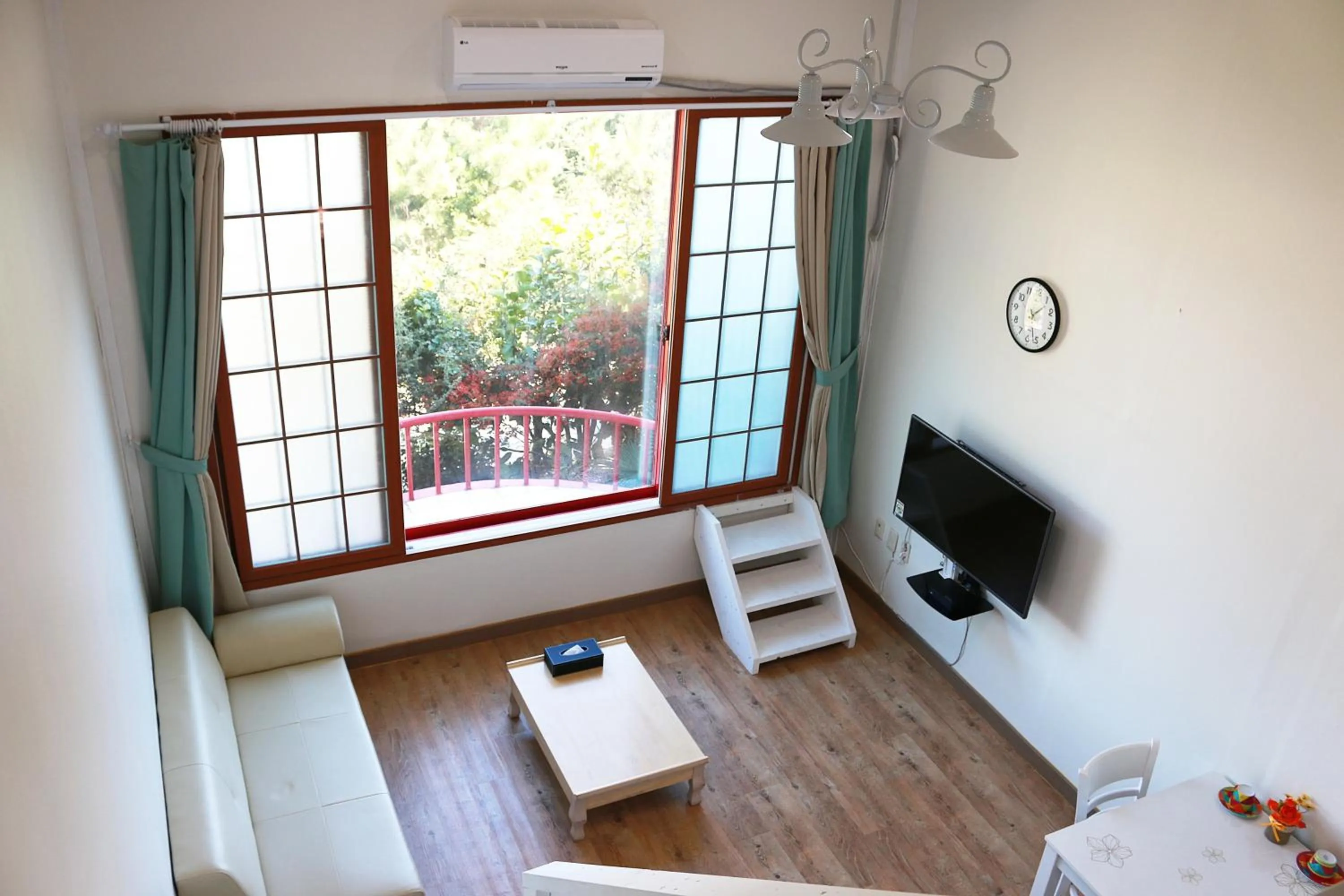 Photo of the whole room, Bed in Dreaming Forest Pension Seogwipo