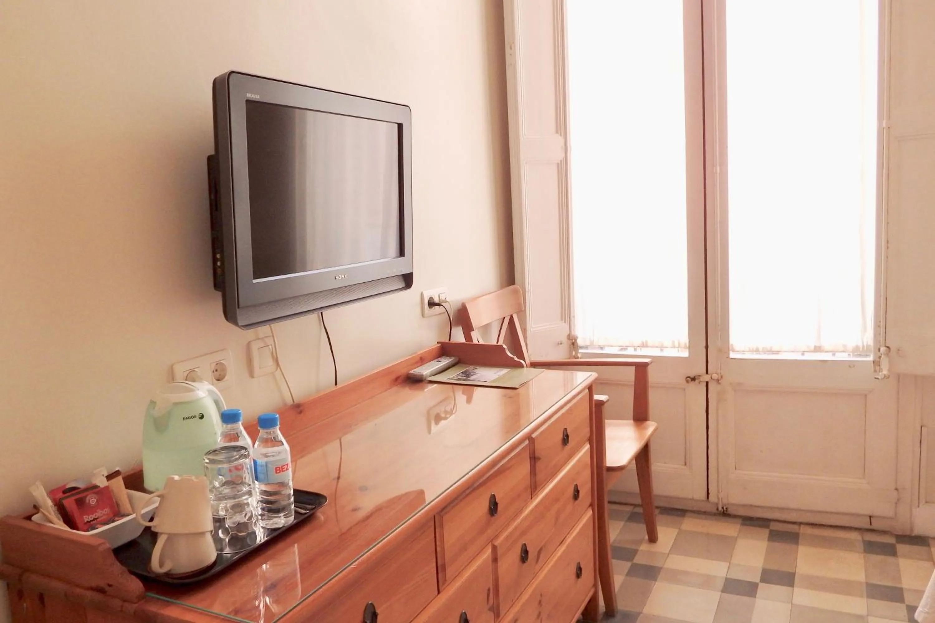 Photo of the whole room in Hostal Poblenou