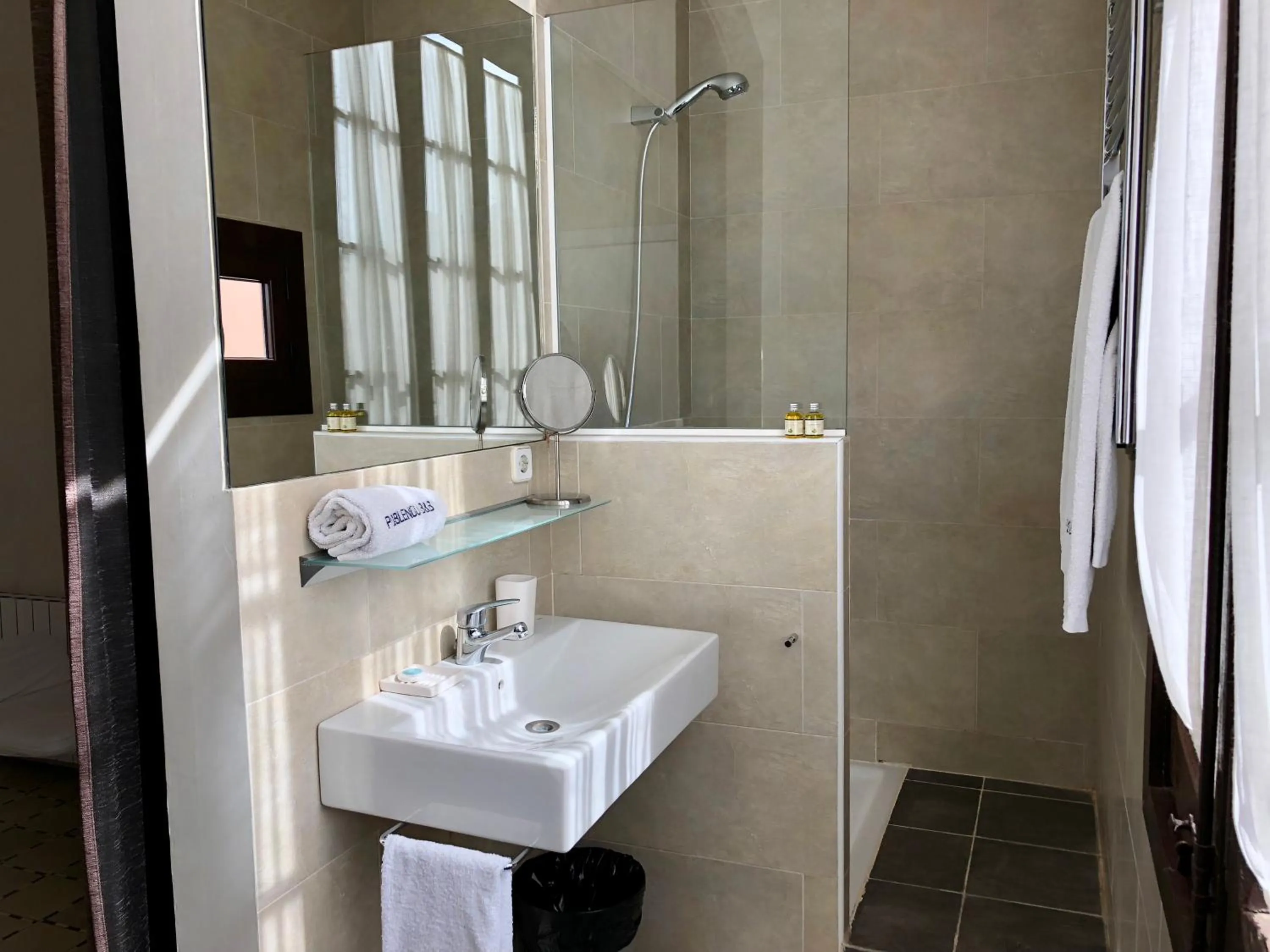 Bathroom in Hostal Poblenou