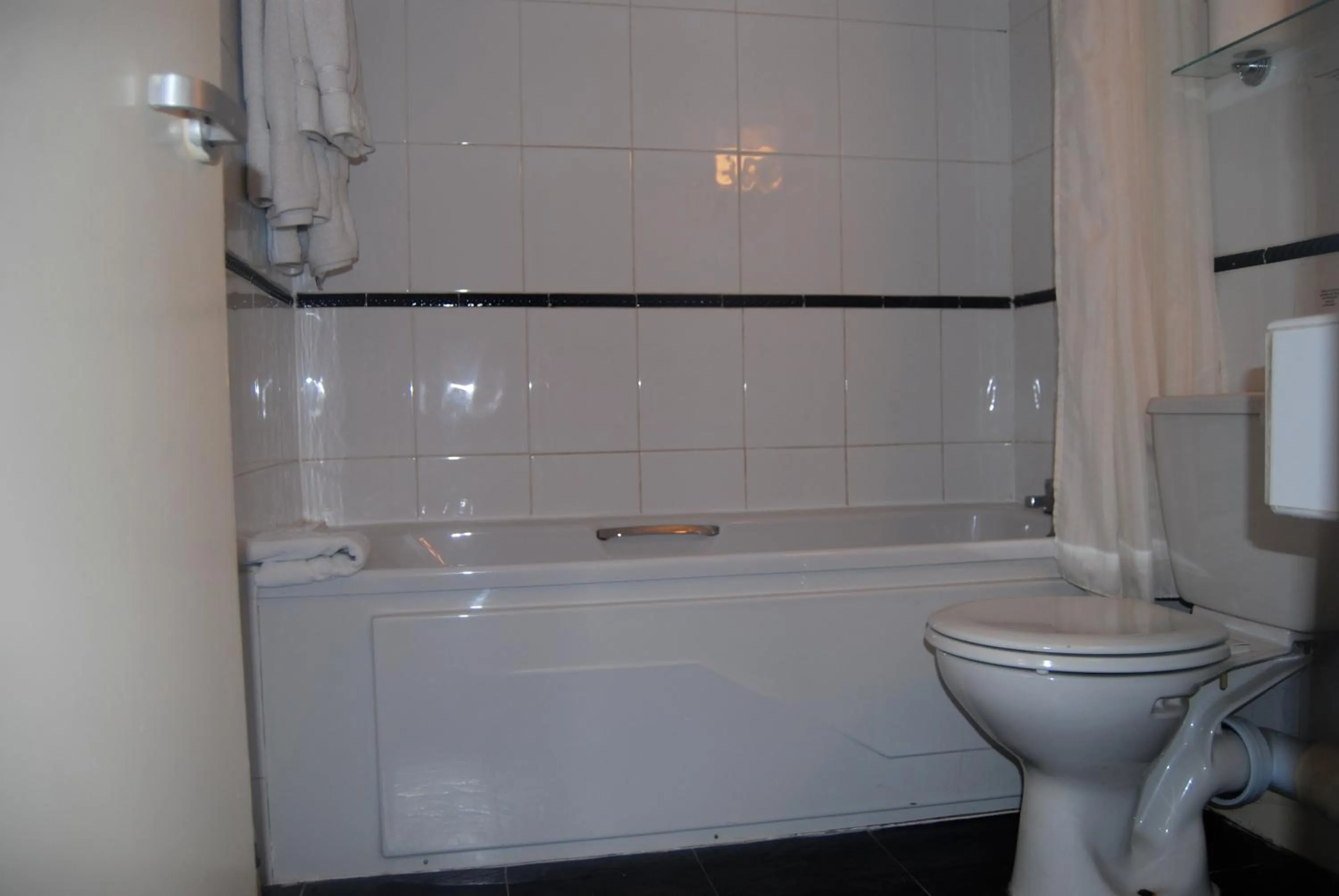 Toilet in Brecon Hotel Sheffield Rotherham