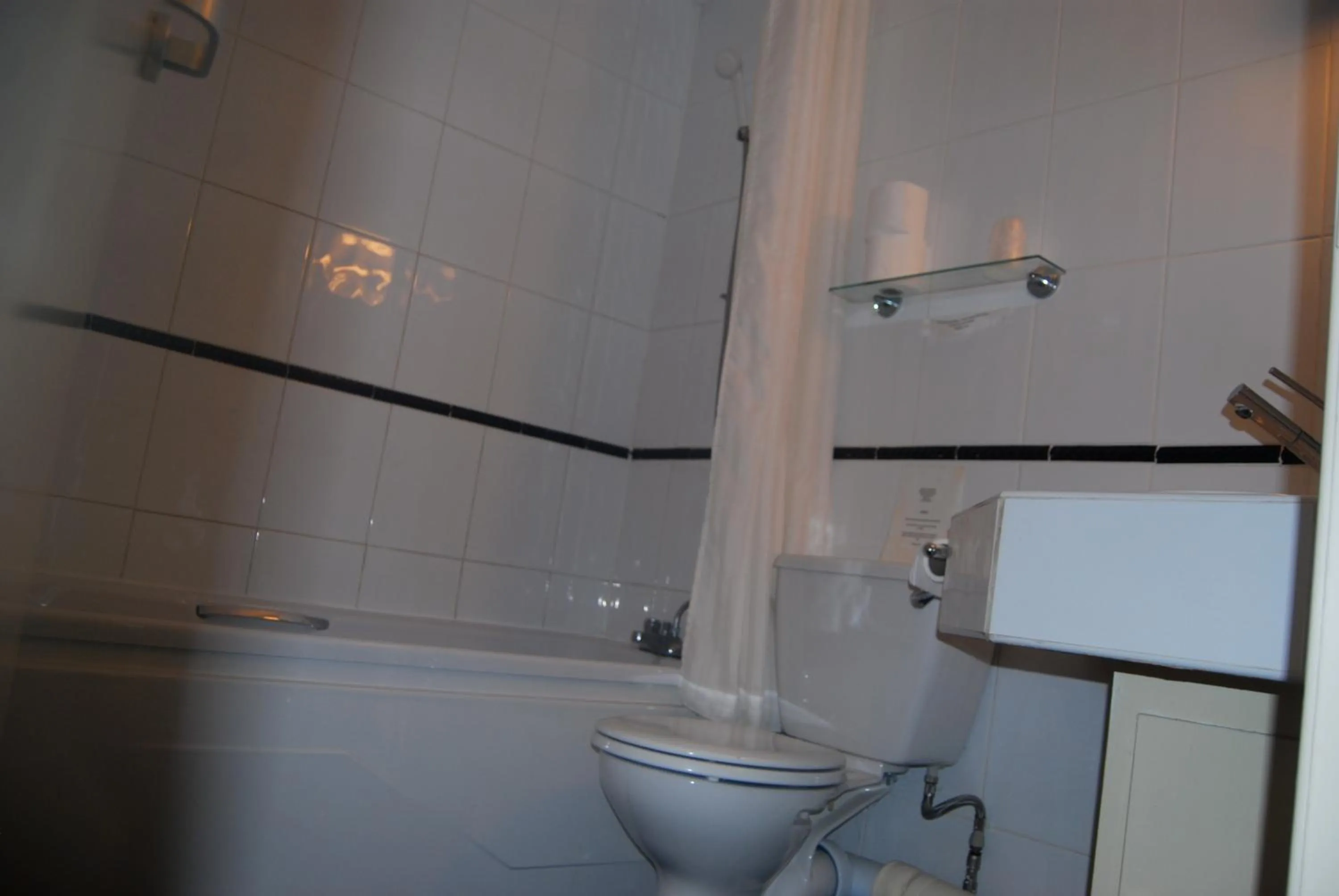 Toilet in Brecon Hotel Sheffield Rotherham