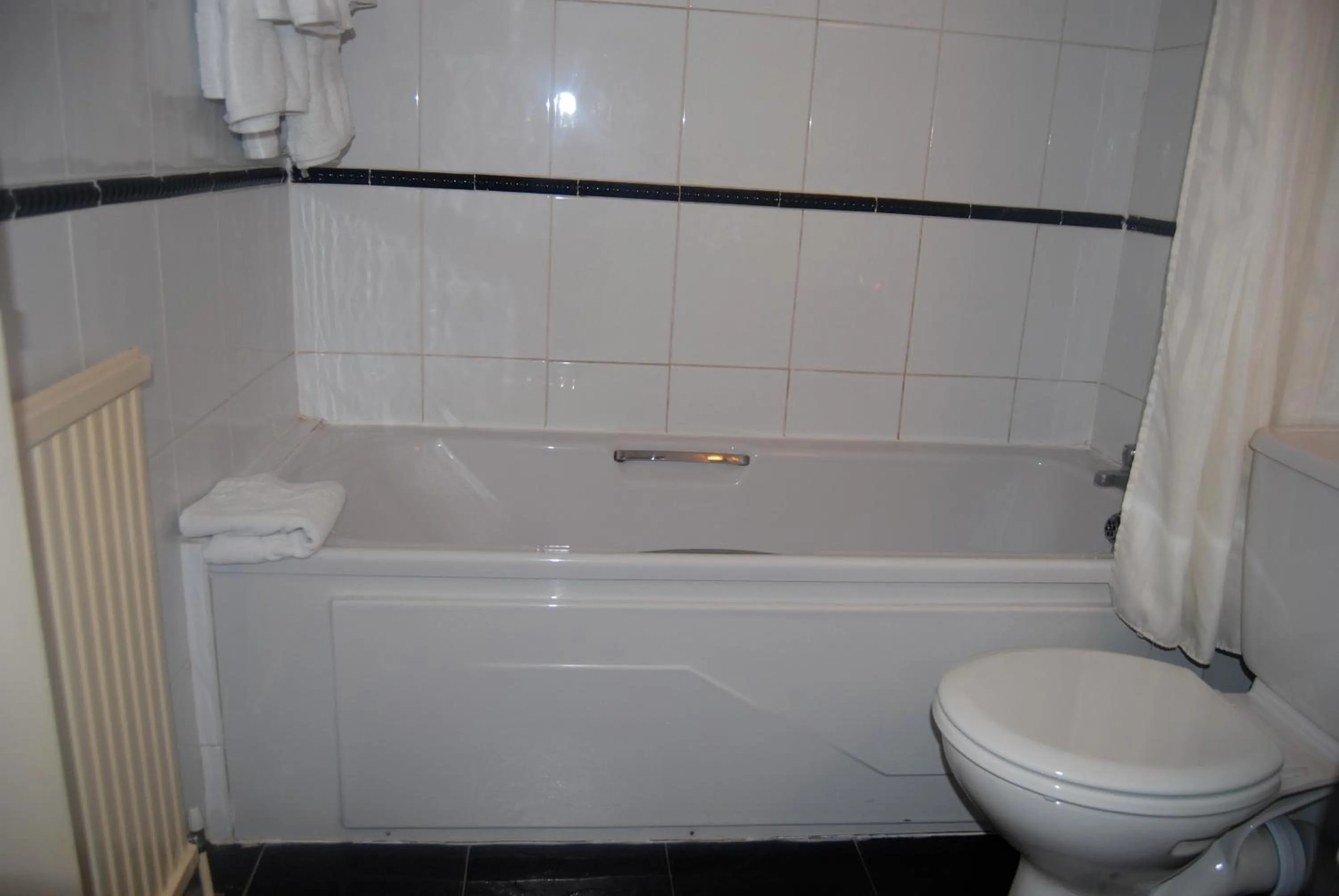 Toilet in Brecon Hotel Sheffield Rotherham