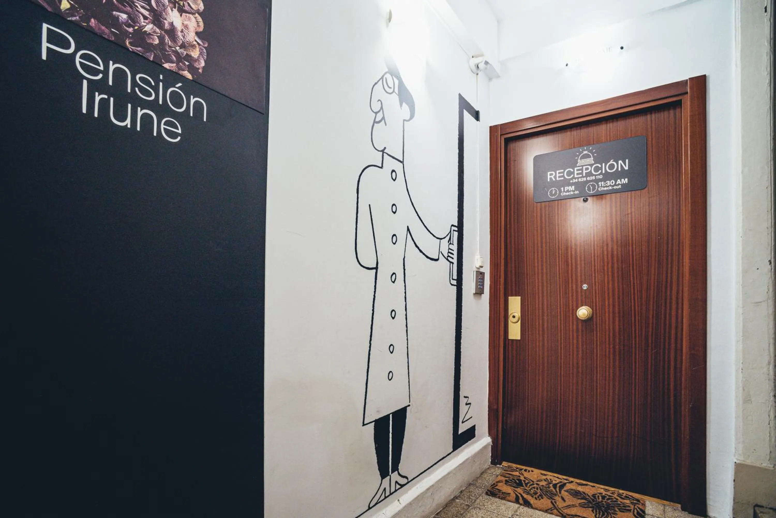 Facade/entrance in Pensión Irune by Vivere Stays