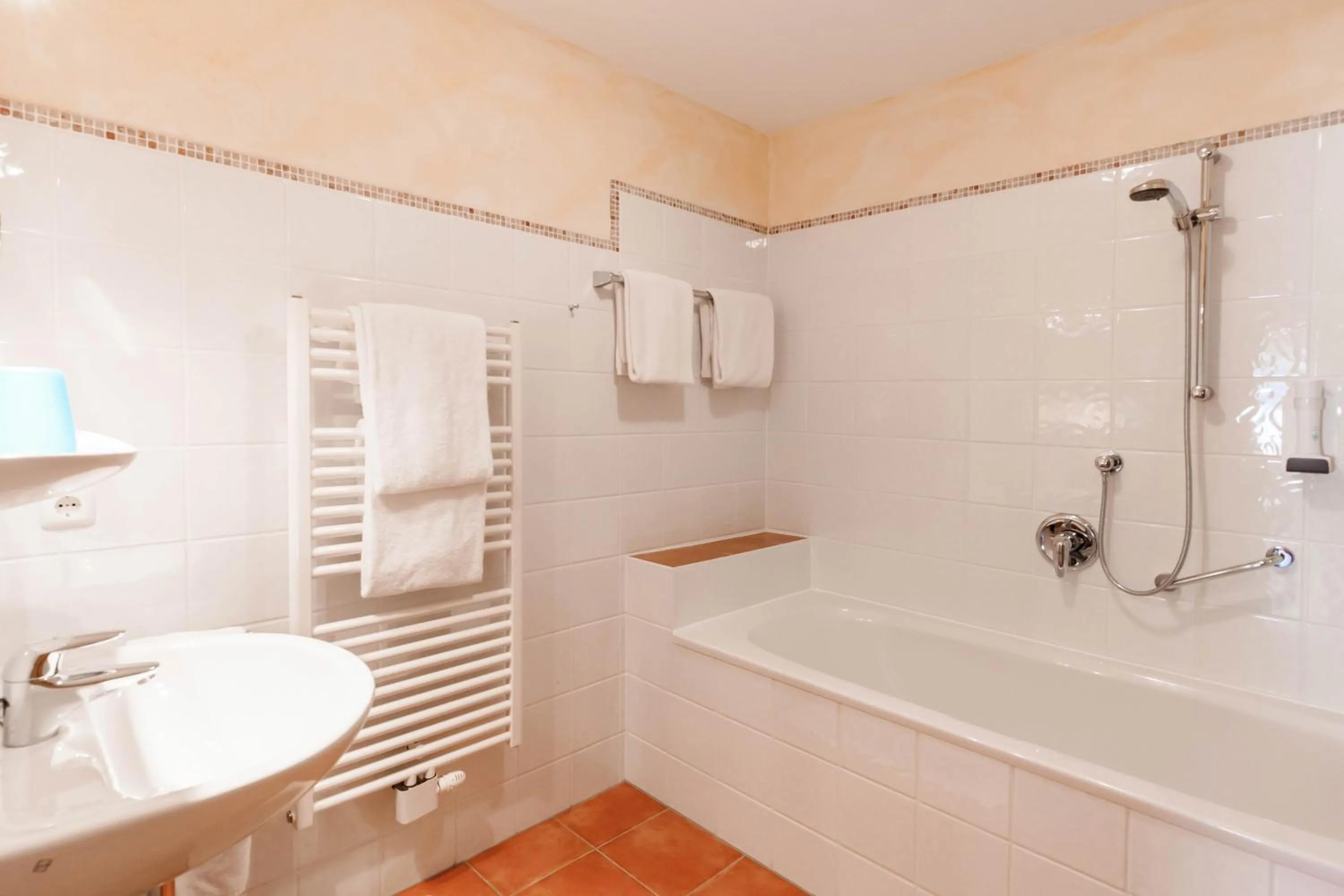 Bathroom in Noichl’s Hotel Garni