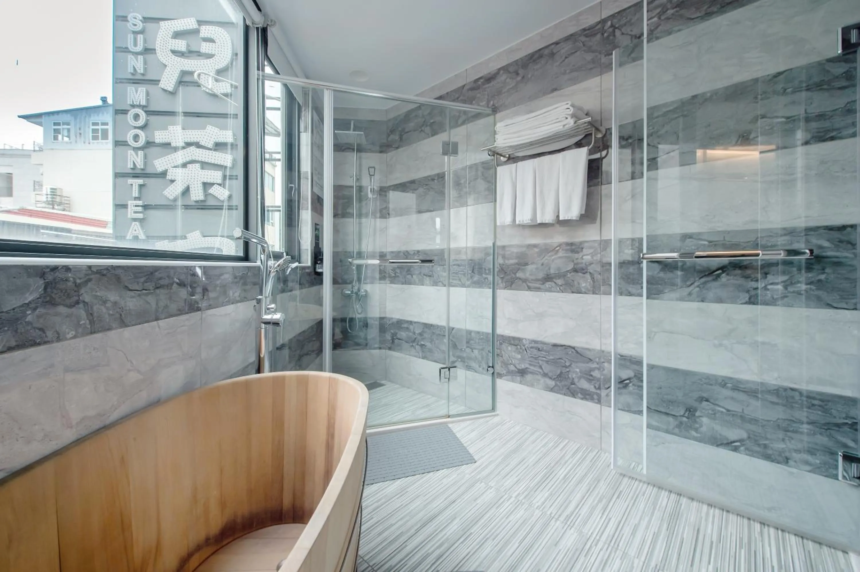 Shower in Sun Moon Tea B&B