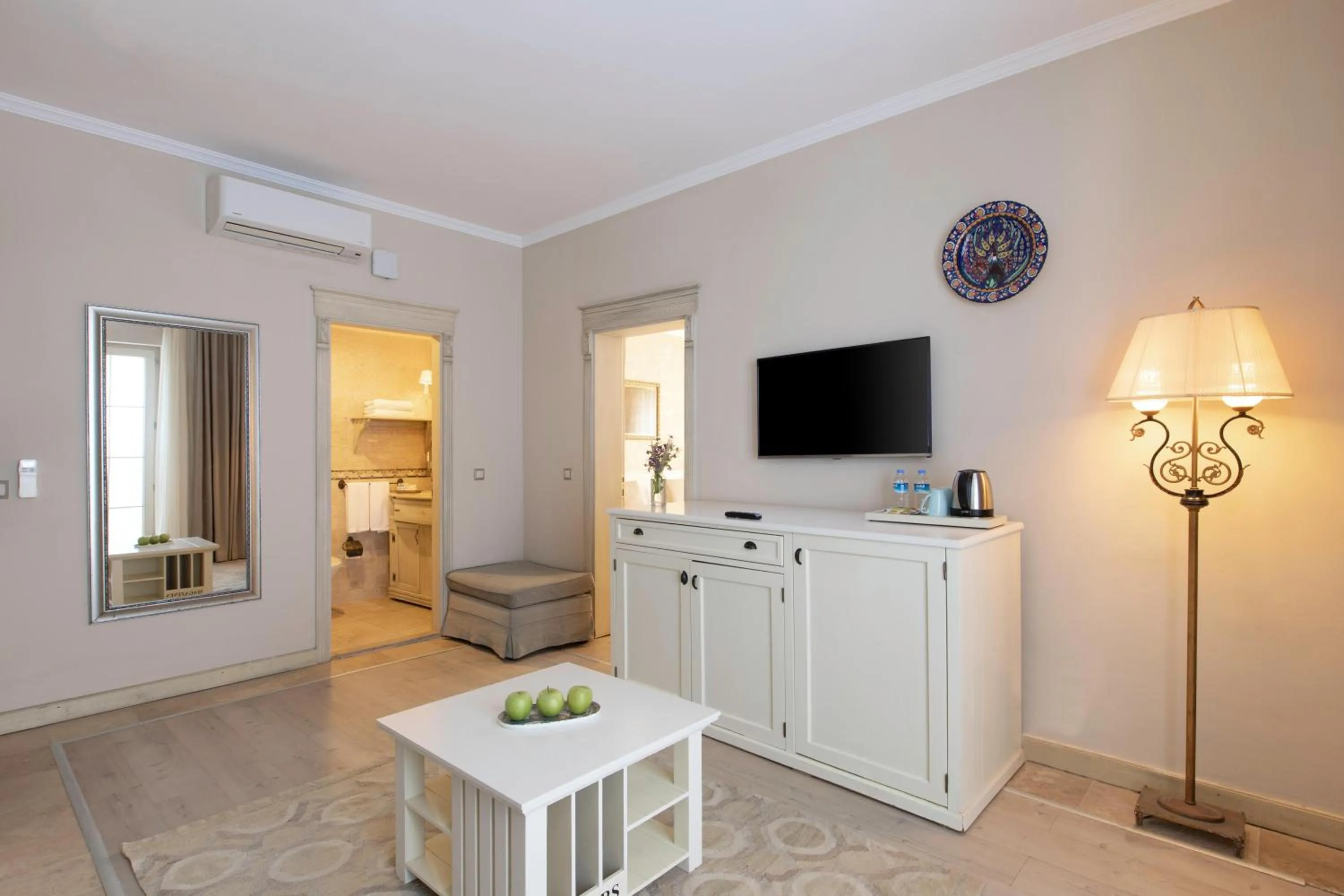 Photo of the whole room, TV/Entertainment Center in Kairaba Alacati Beach Resort