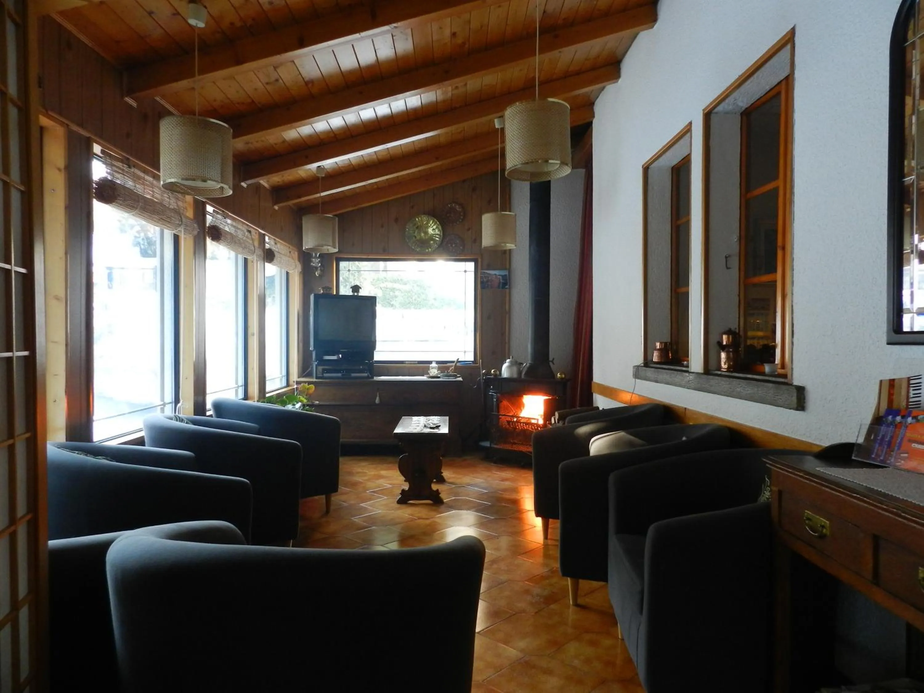 Communal lounge/ TV room in Albergo Ristorante Villa Svizzera