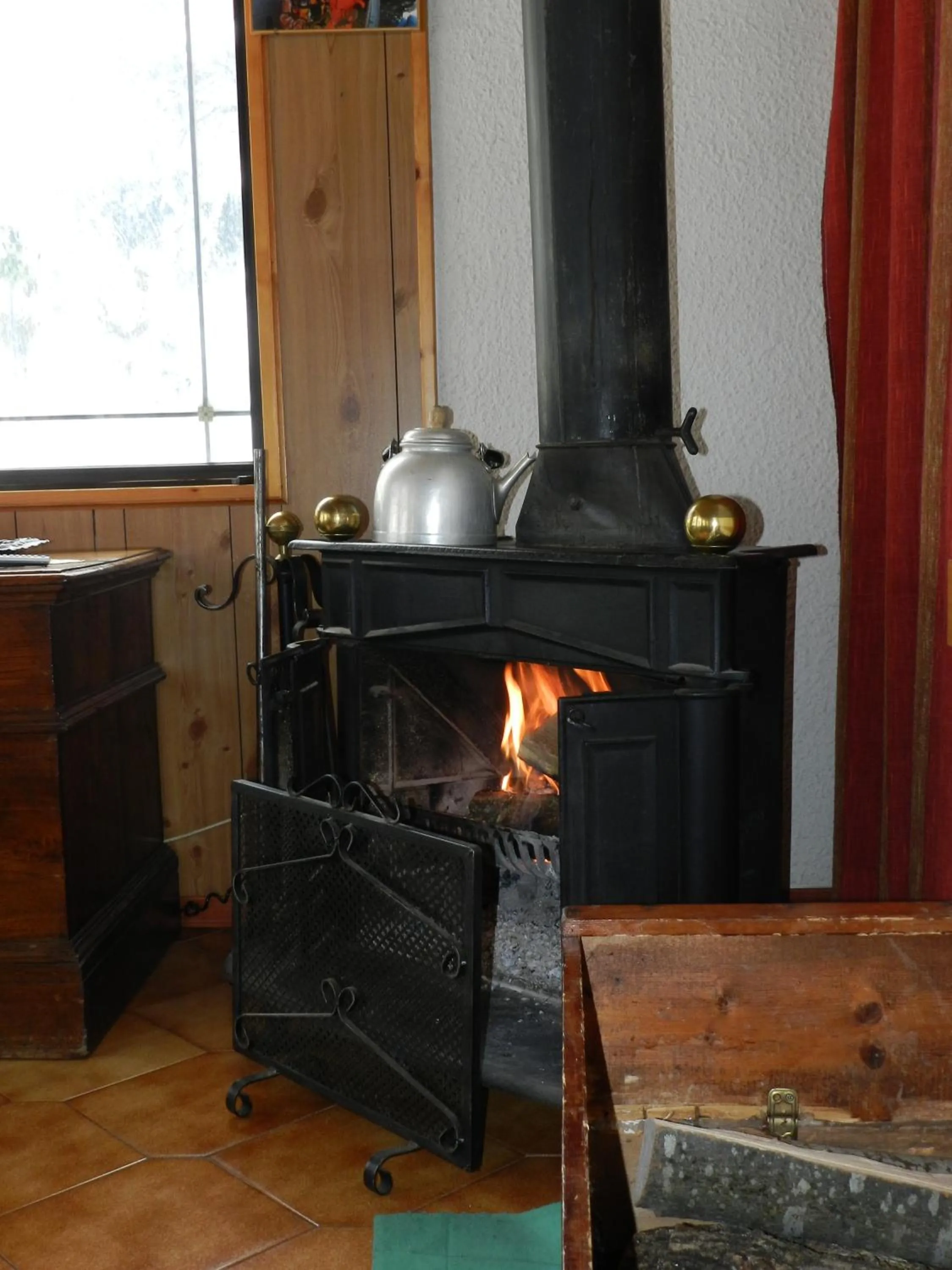 Communal lounge/ TV room in Albergo Ristorante Villa Svizzera
