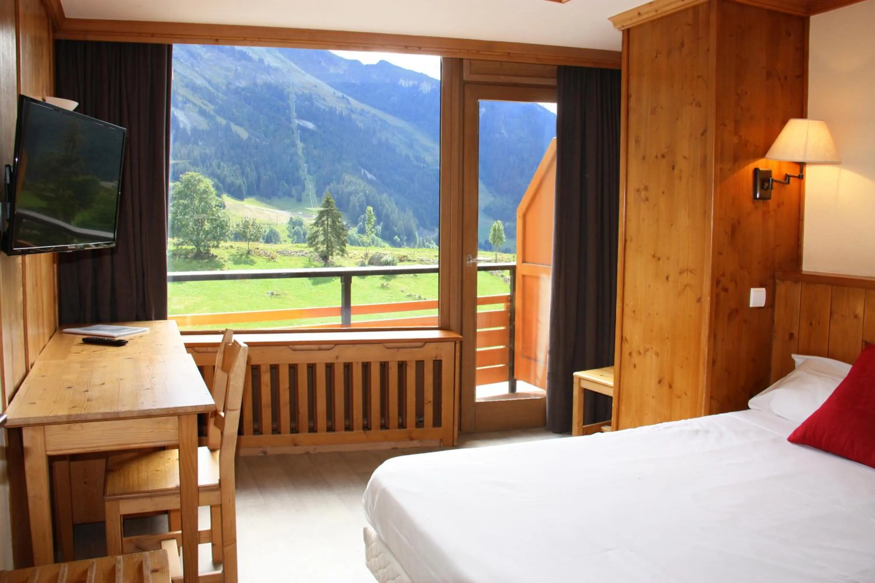 Photo of the whole room, Bed in Azureva La Clusaz les Confins