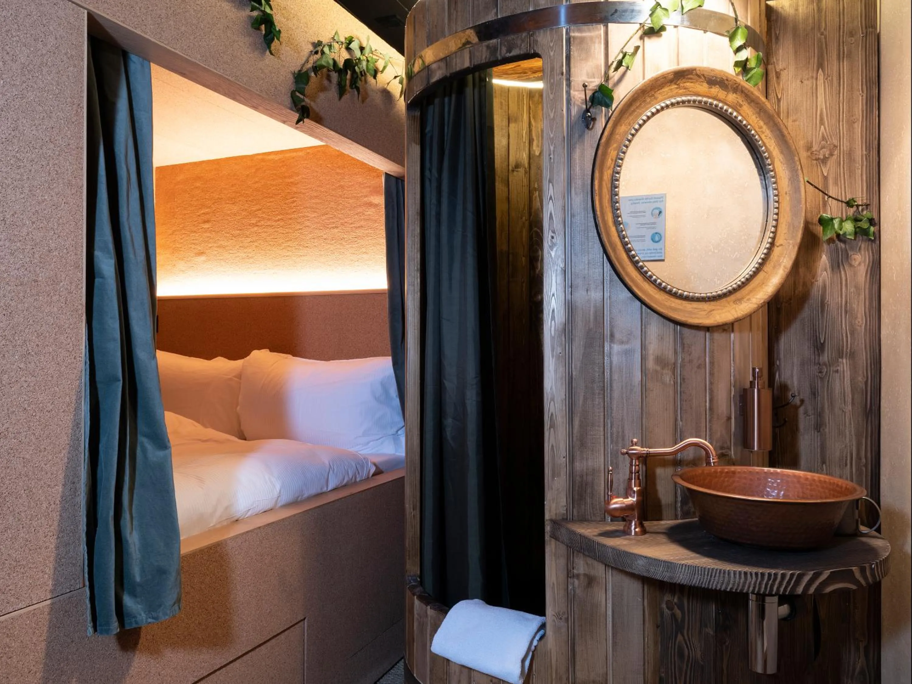 Shower in Peanut Medieval Lodge