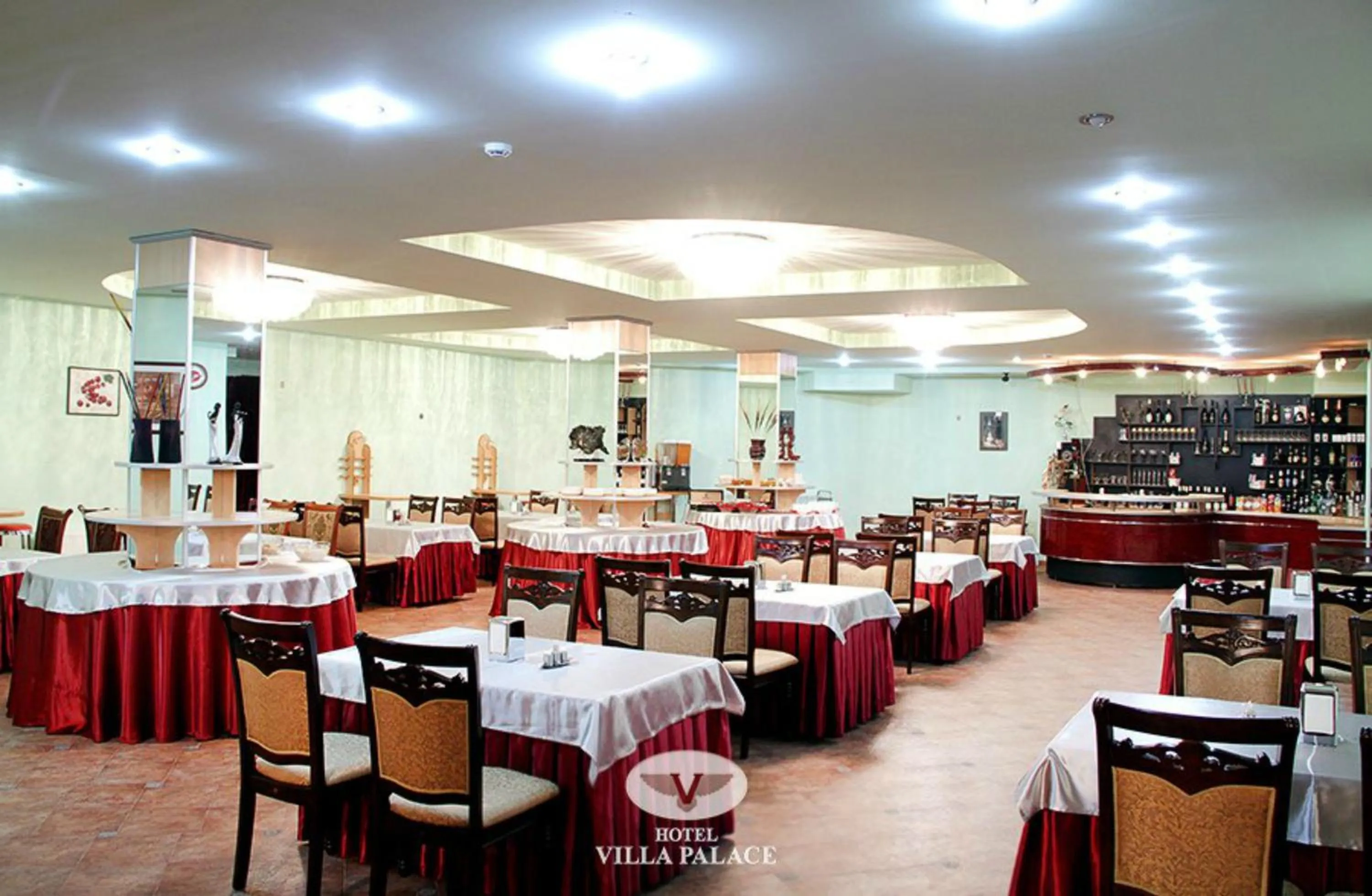 Restaurant/places to eat in Hotel Villa Palace