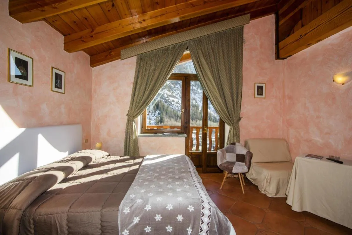Bed in Hotel Chalet Joli
