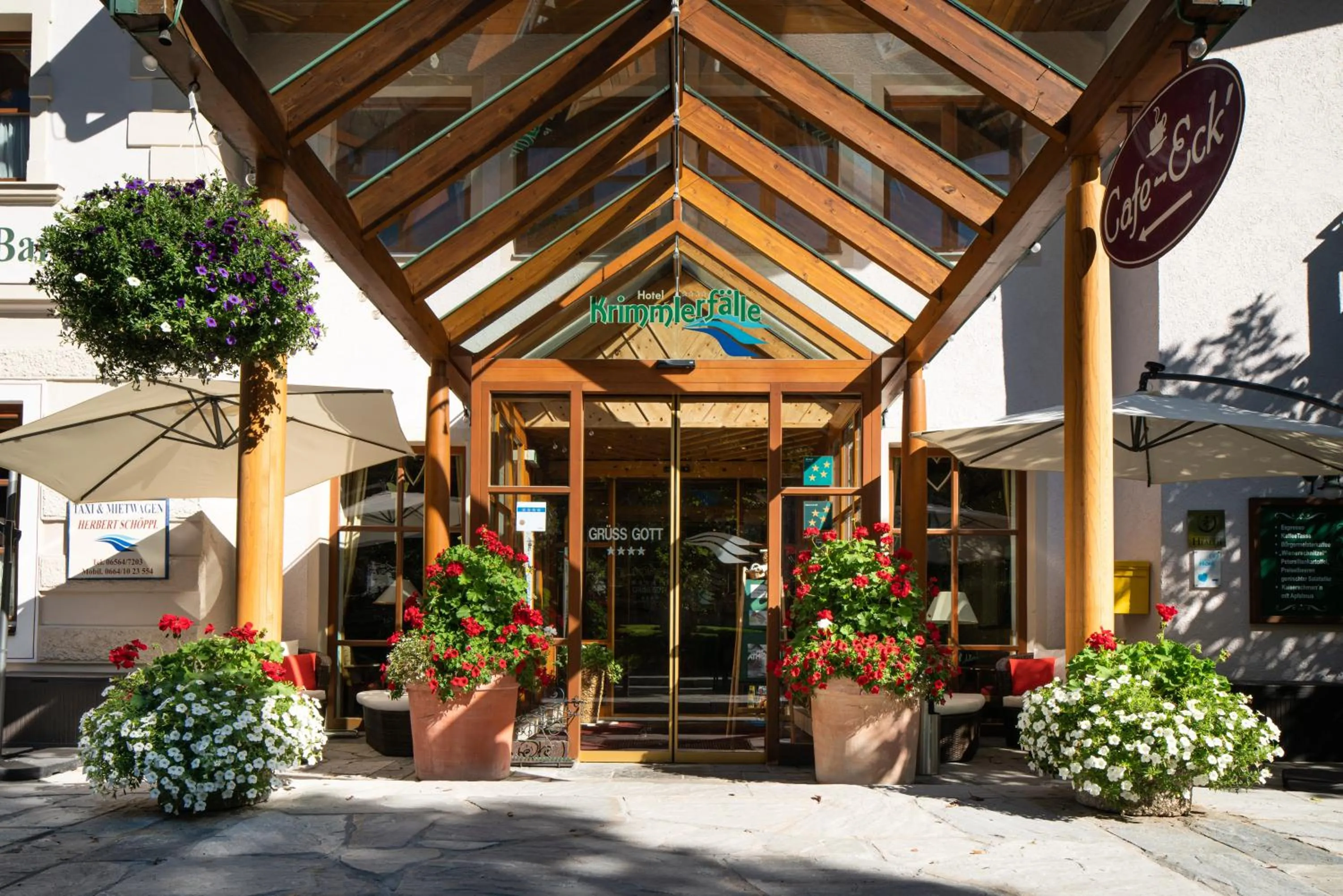 Facade/entrance in Hotel Krimmlerfälle