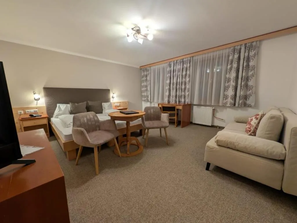 Photo of the whole room in Hotel Krimmlerfälle