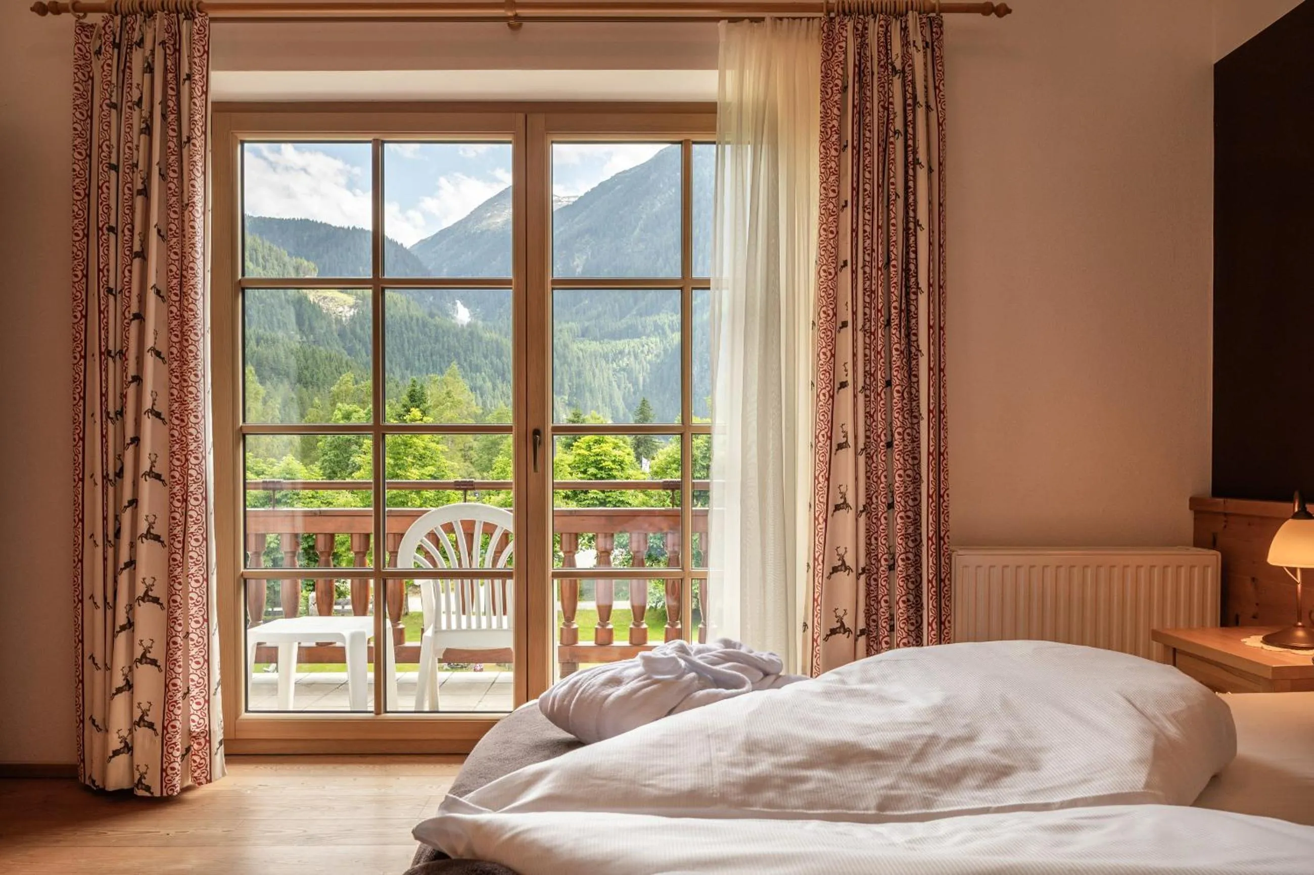 Photo of the whole room, Bed in Hotel Krimmlerfälle