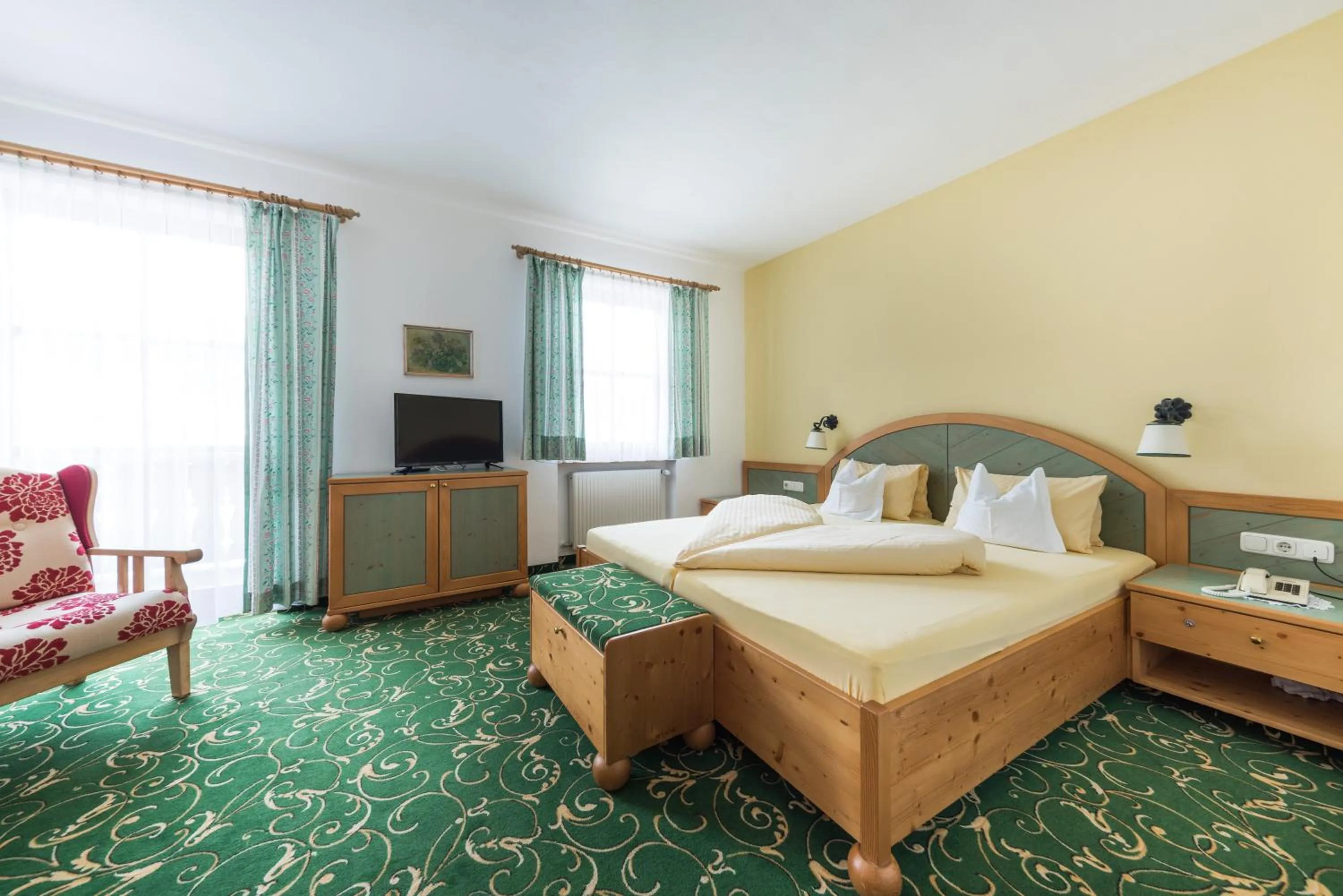 Photo of the whole room, Bed in Hotel Krimmlerfälle