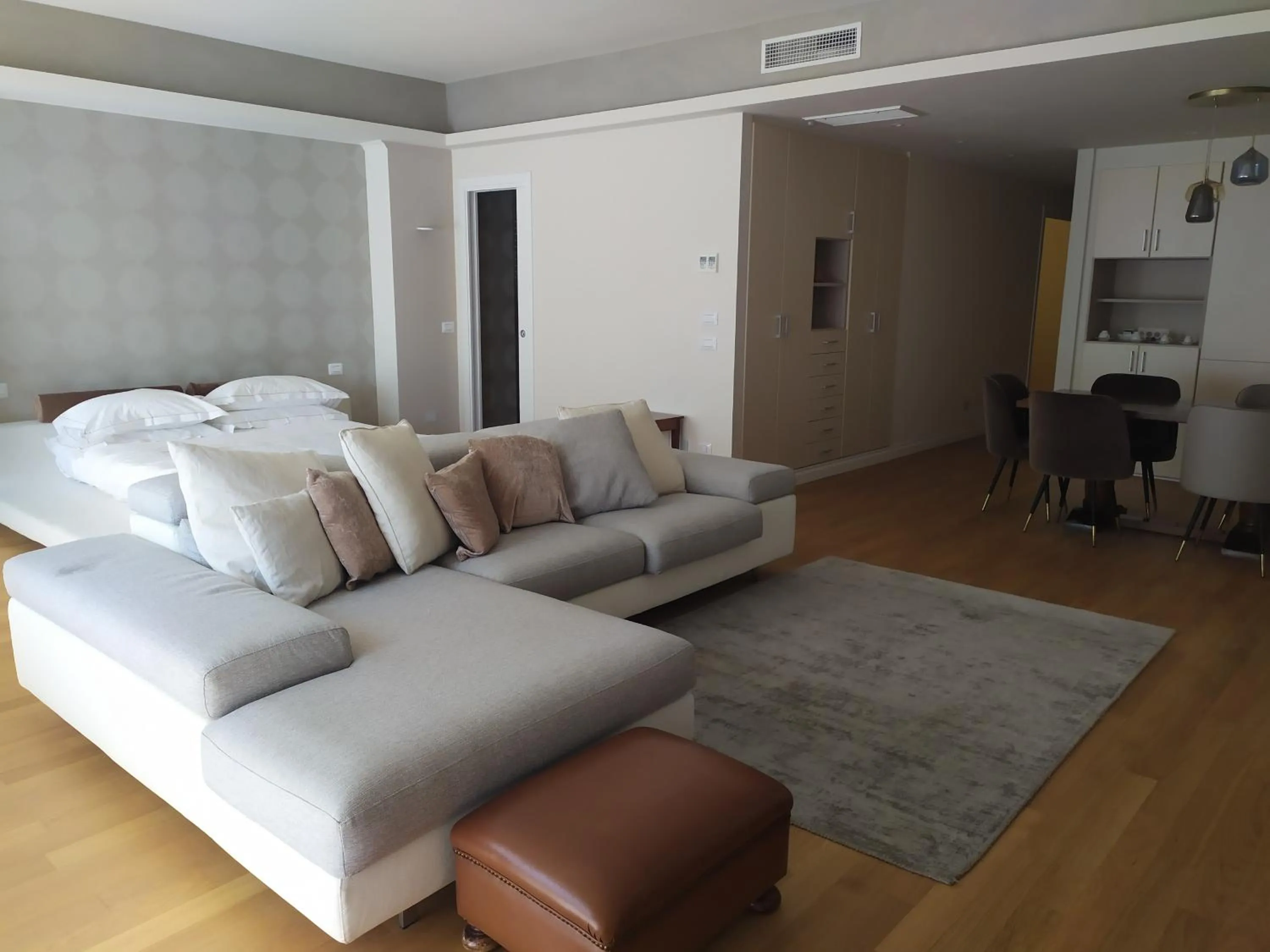 Living room, Bed in Diana Grand Hotel