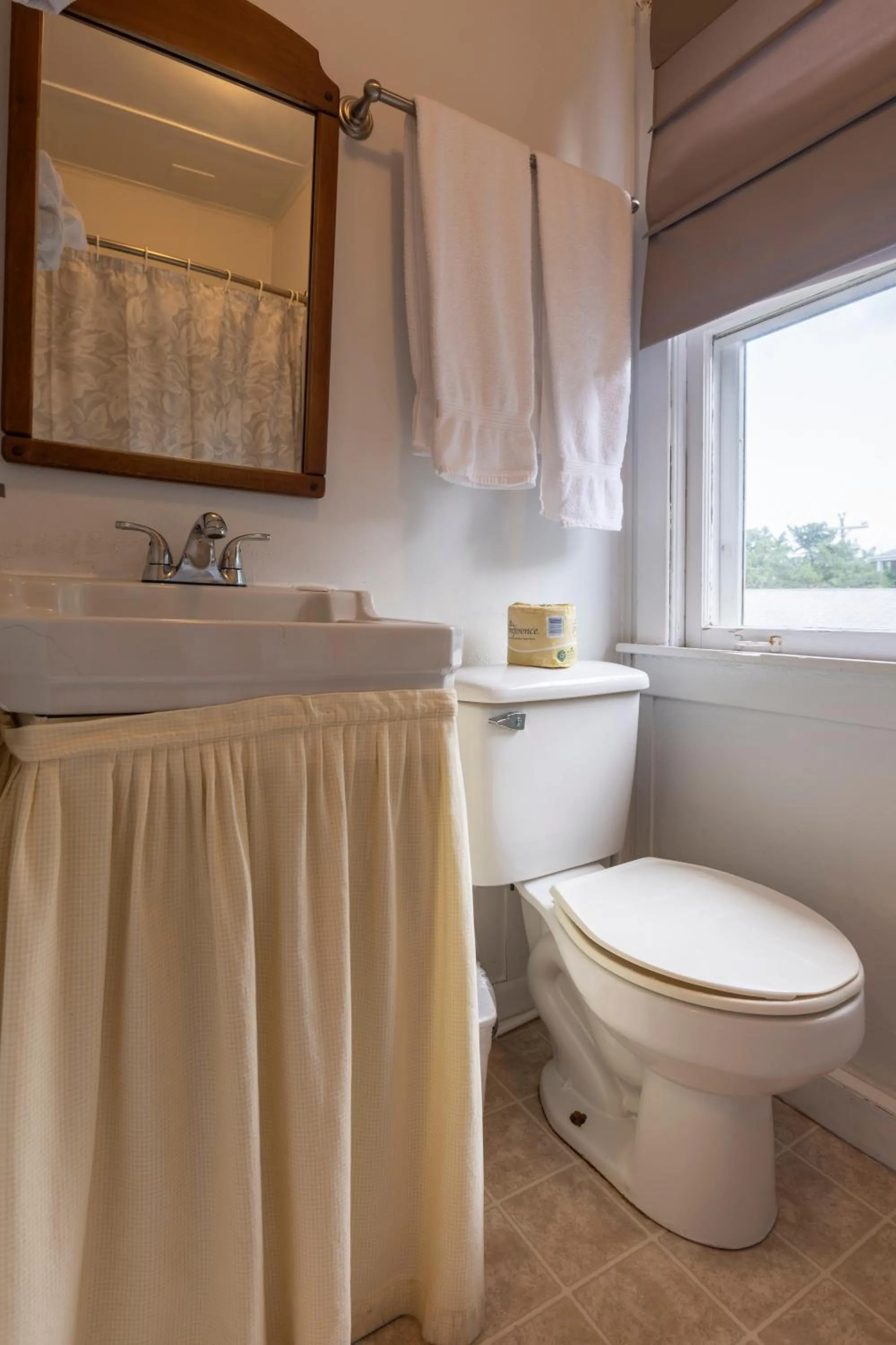 Toilet in Blackbeard's Lodge