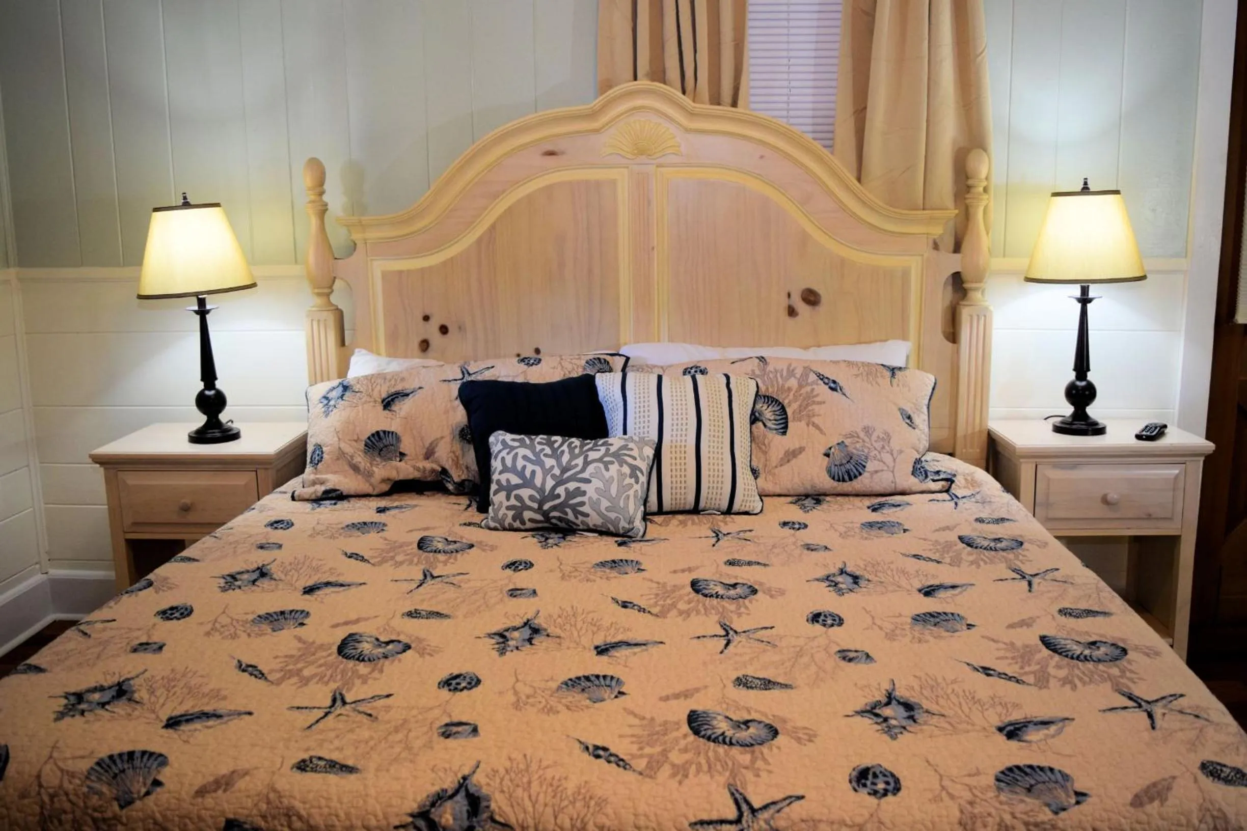 Bed in Blackbeard's Lodge