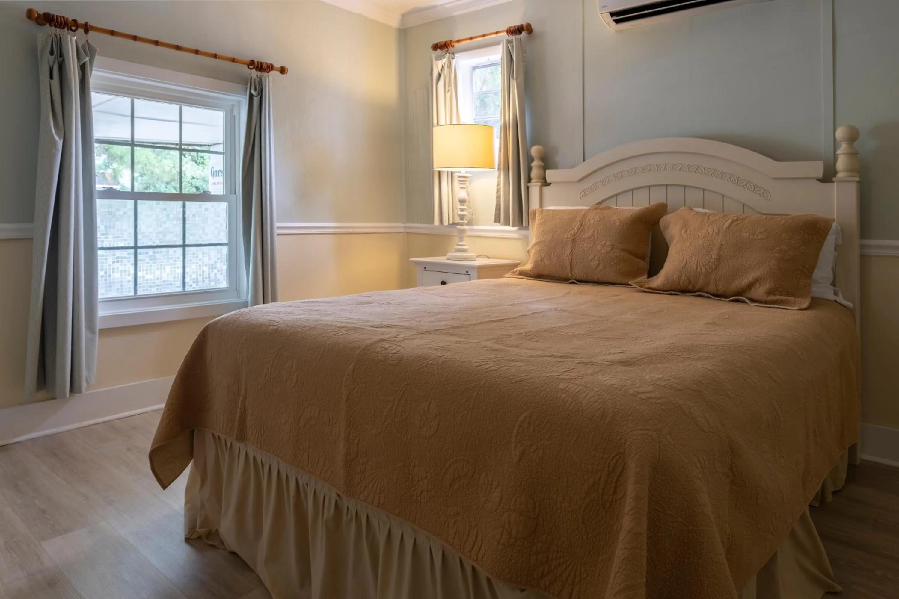 Bed in Blackbeard's Lodge