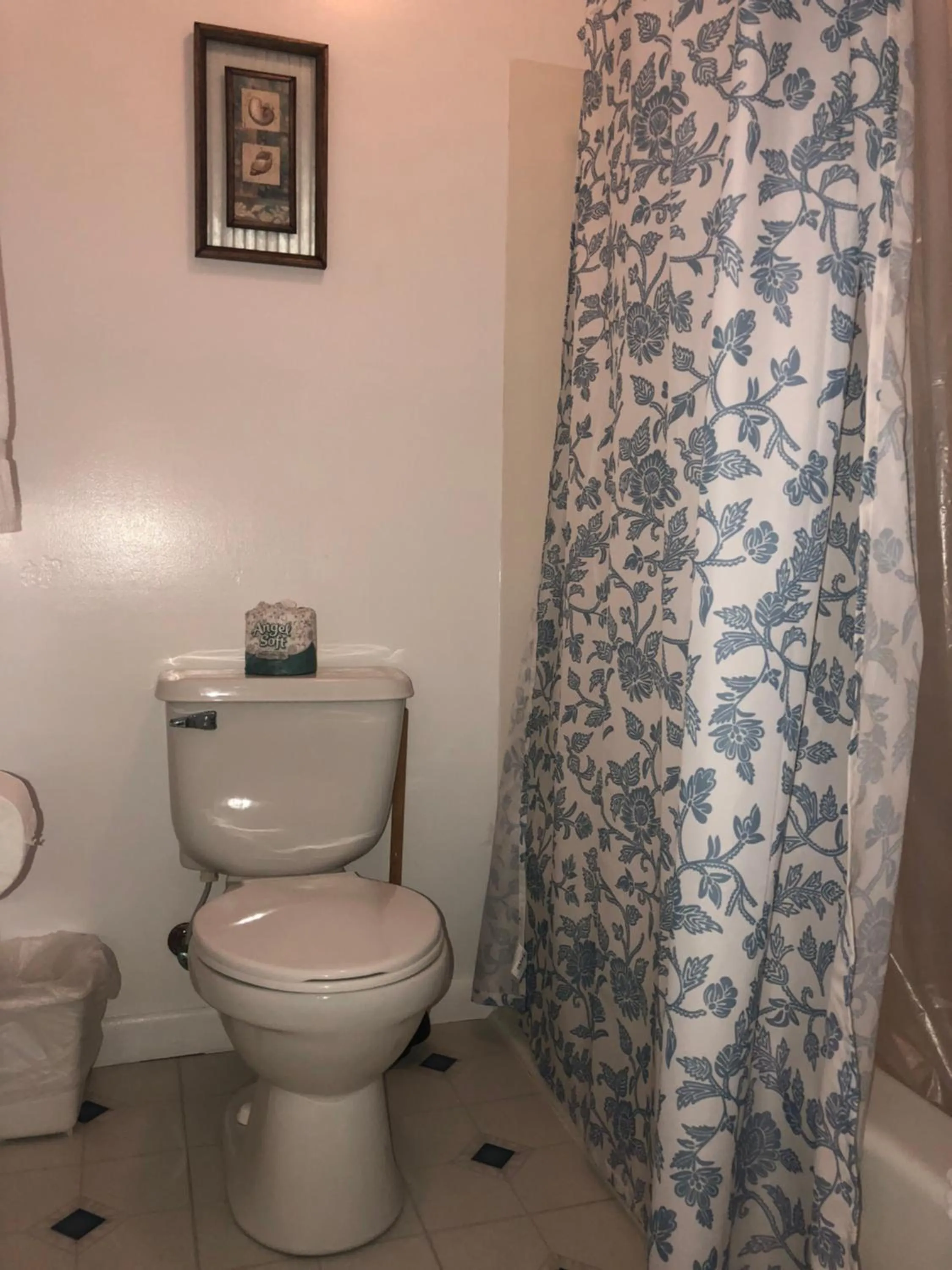 Bathroom in Blackbeard's Lodge