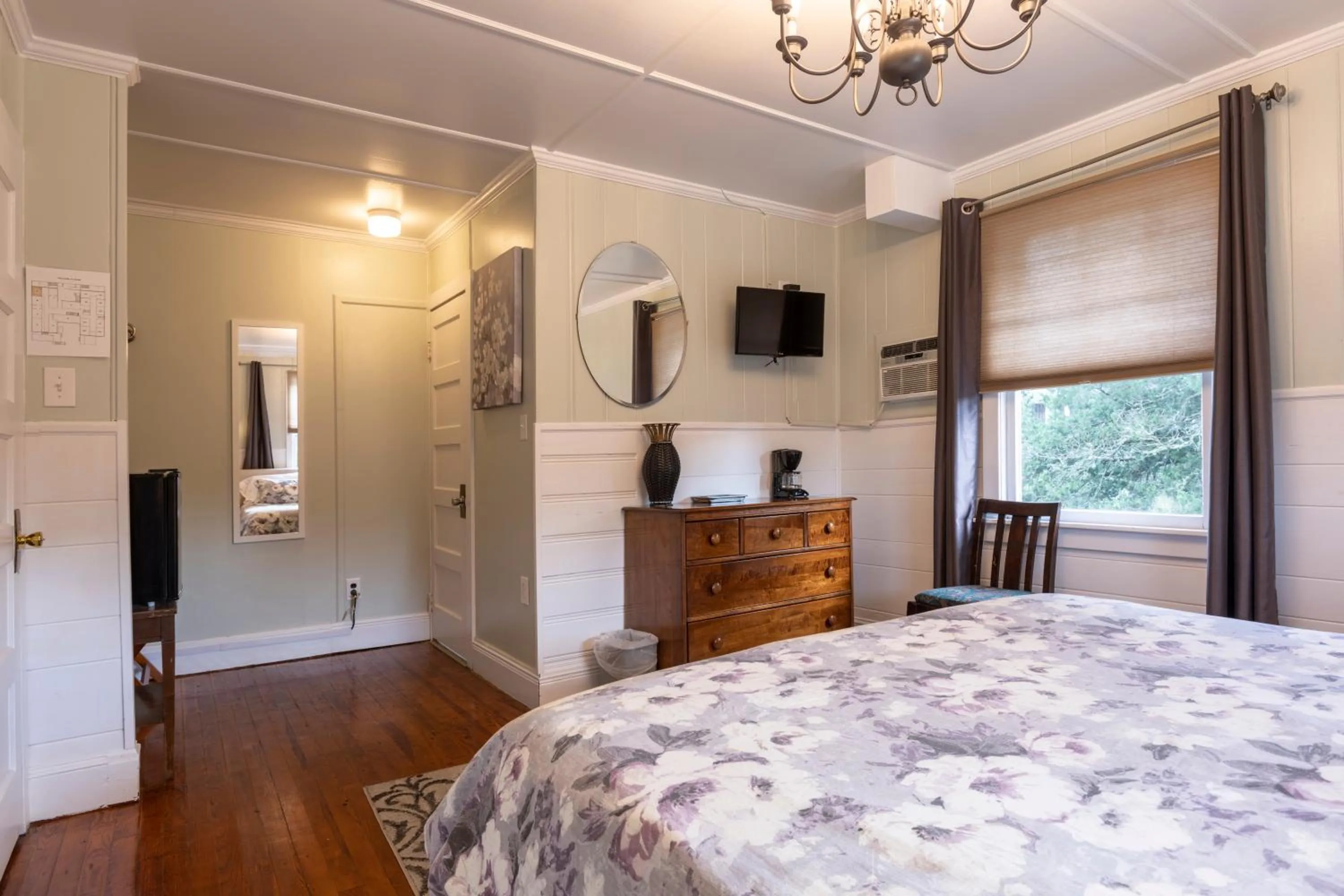 Bed in Blackbeard's Lodge