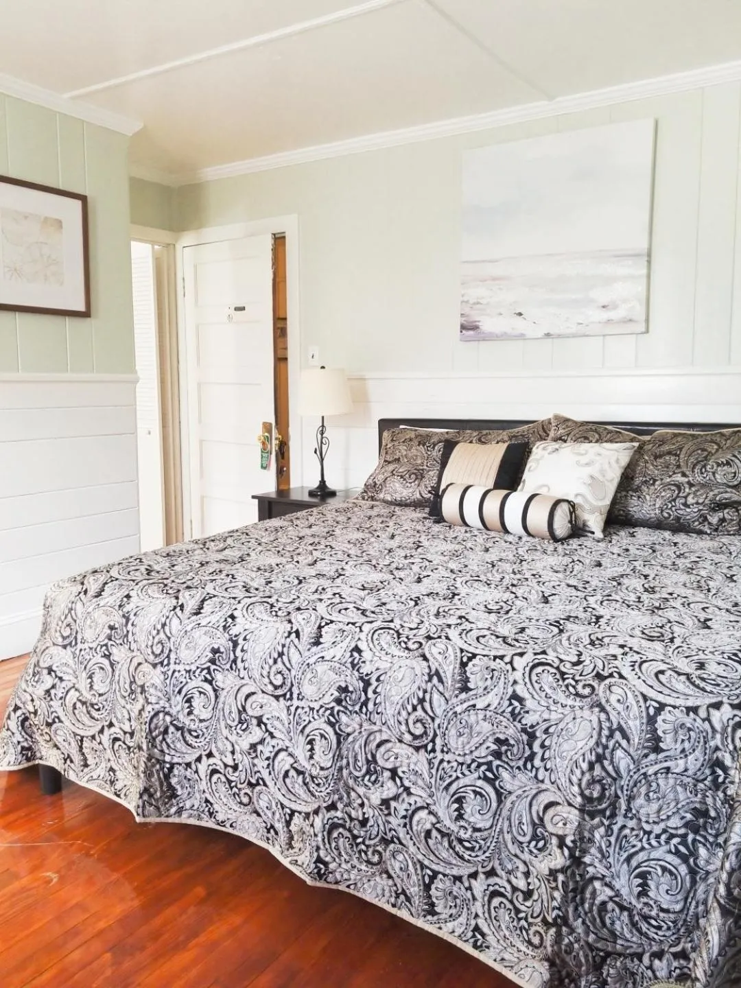 Bed in Blackbeard's Lodge