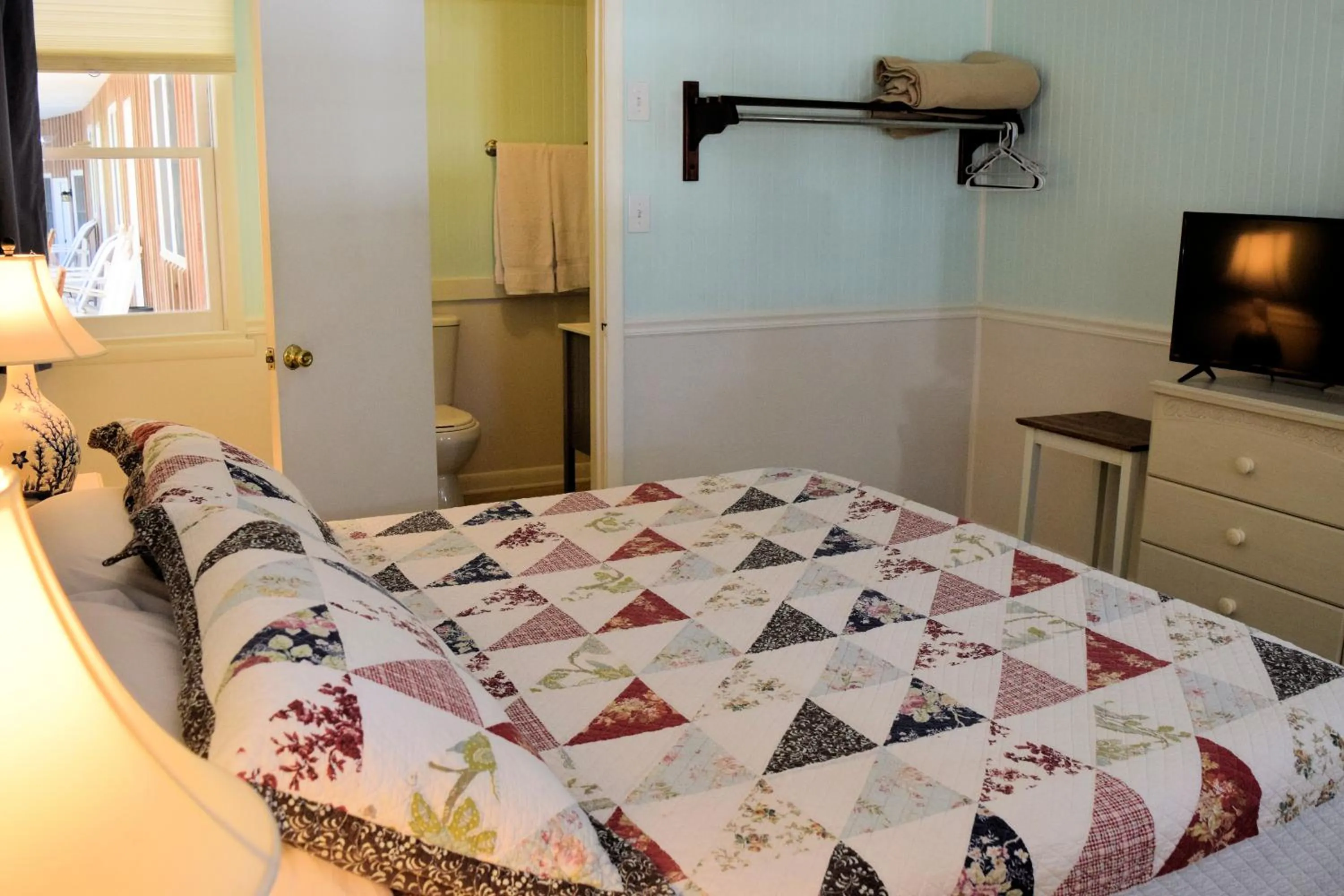 Bed in Blackbeard's Lodge