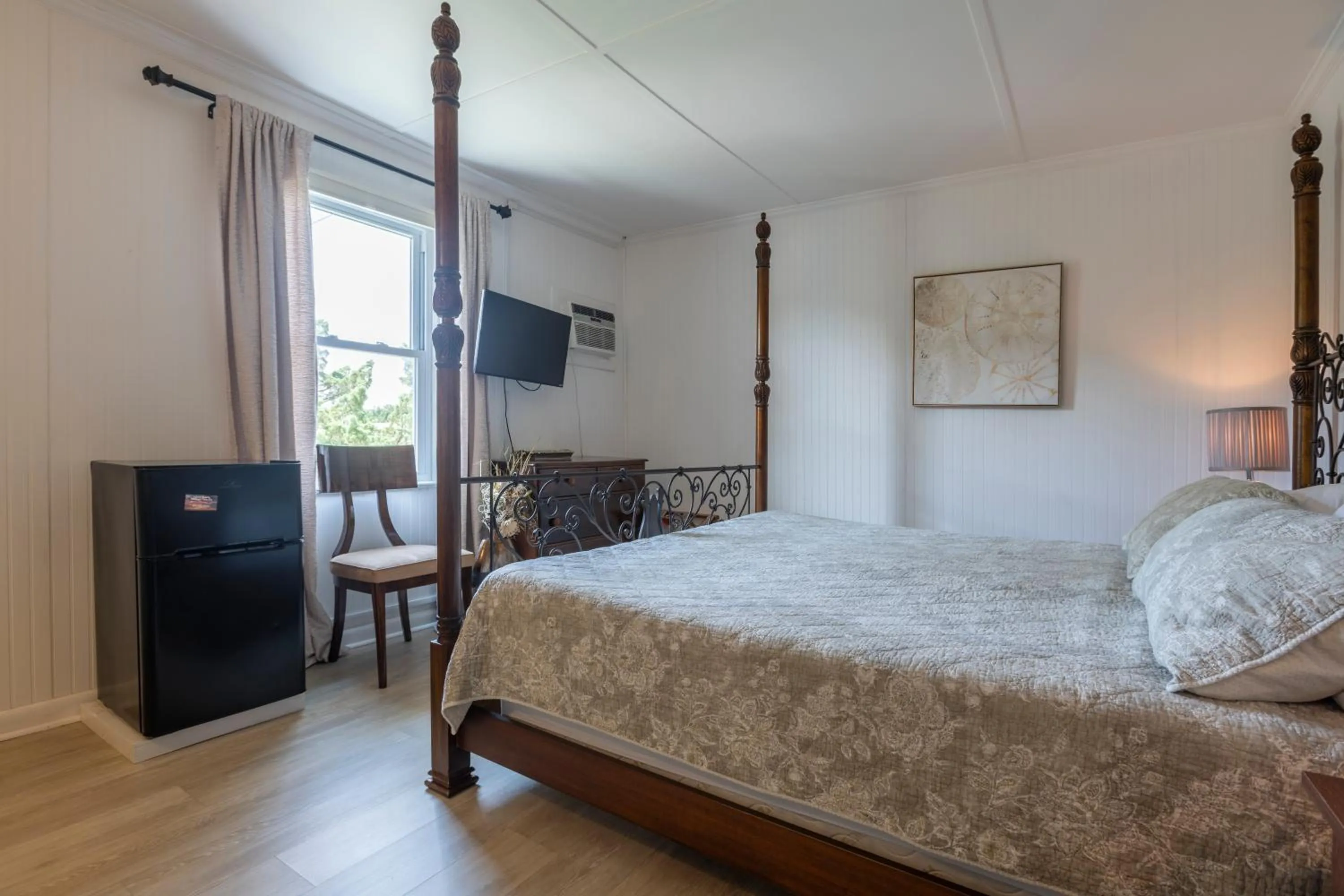 Bed in Blackbeard's Lodge