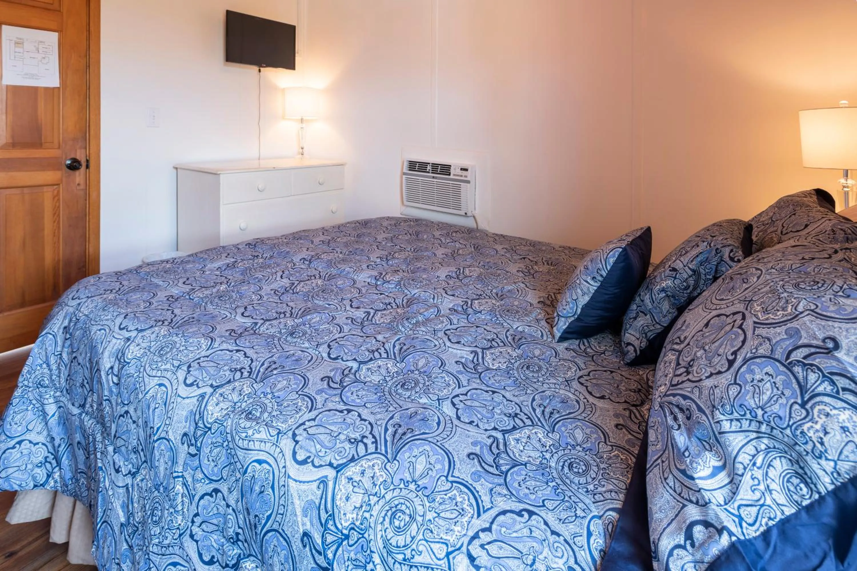 Bed in Blackbeard's Lodge