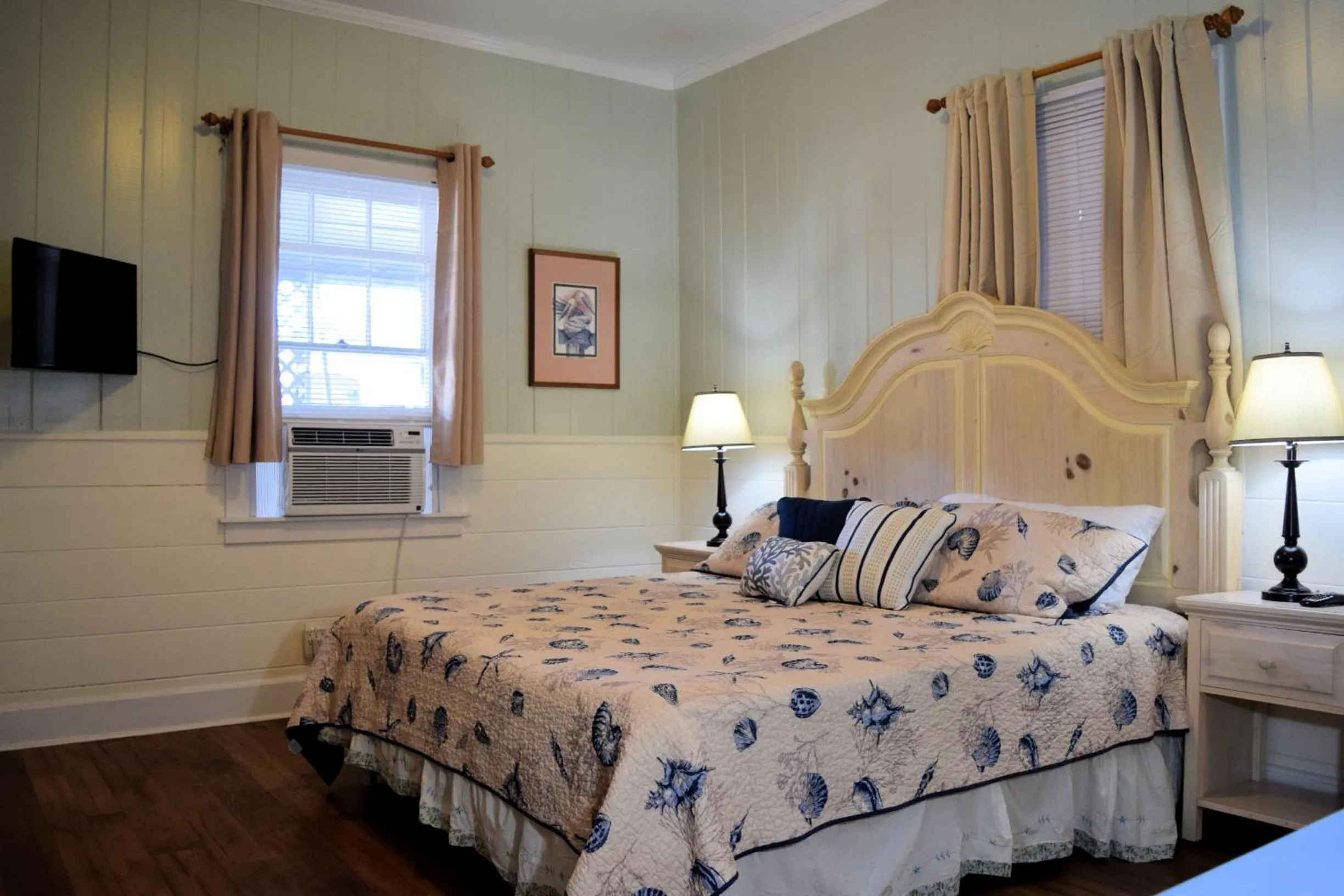 Bed in Blackbeard's Lodge