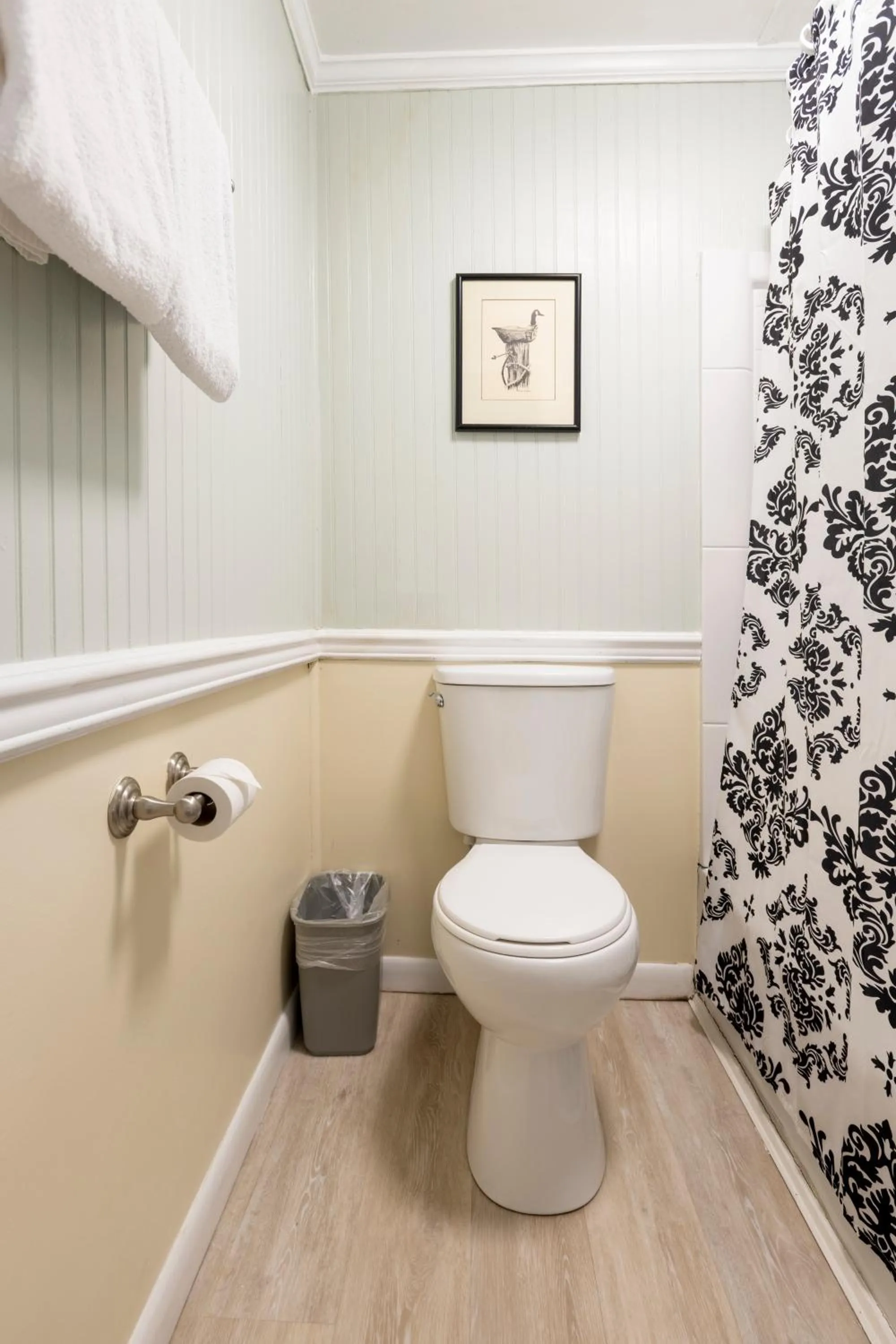 Toilet in Blackbeard's Lodge