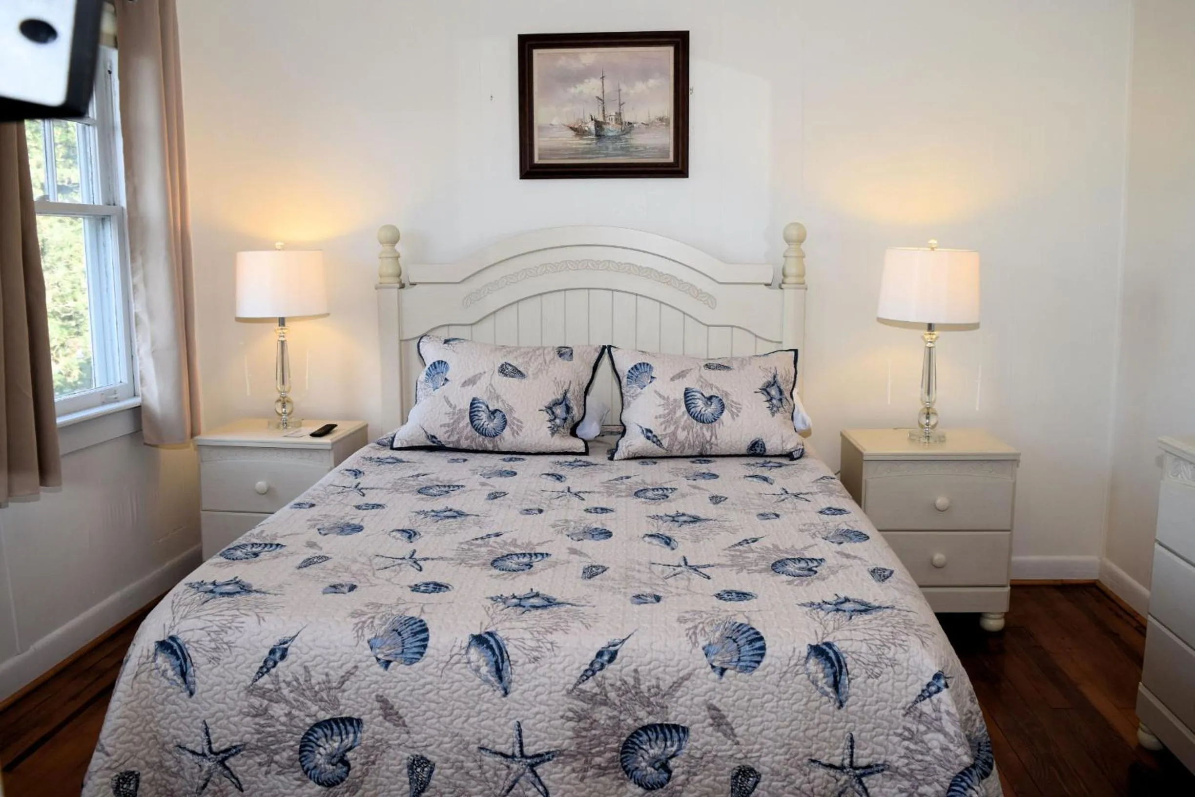 Bed in Blackbeard's Lodge