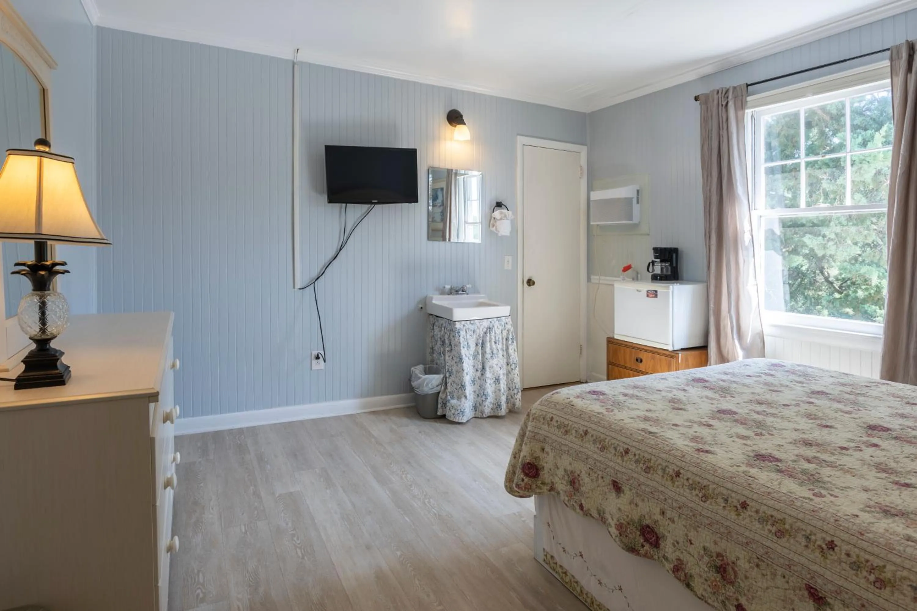 Bed in Blackbeard's Lodge