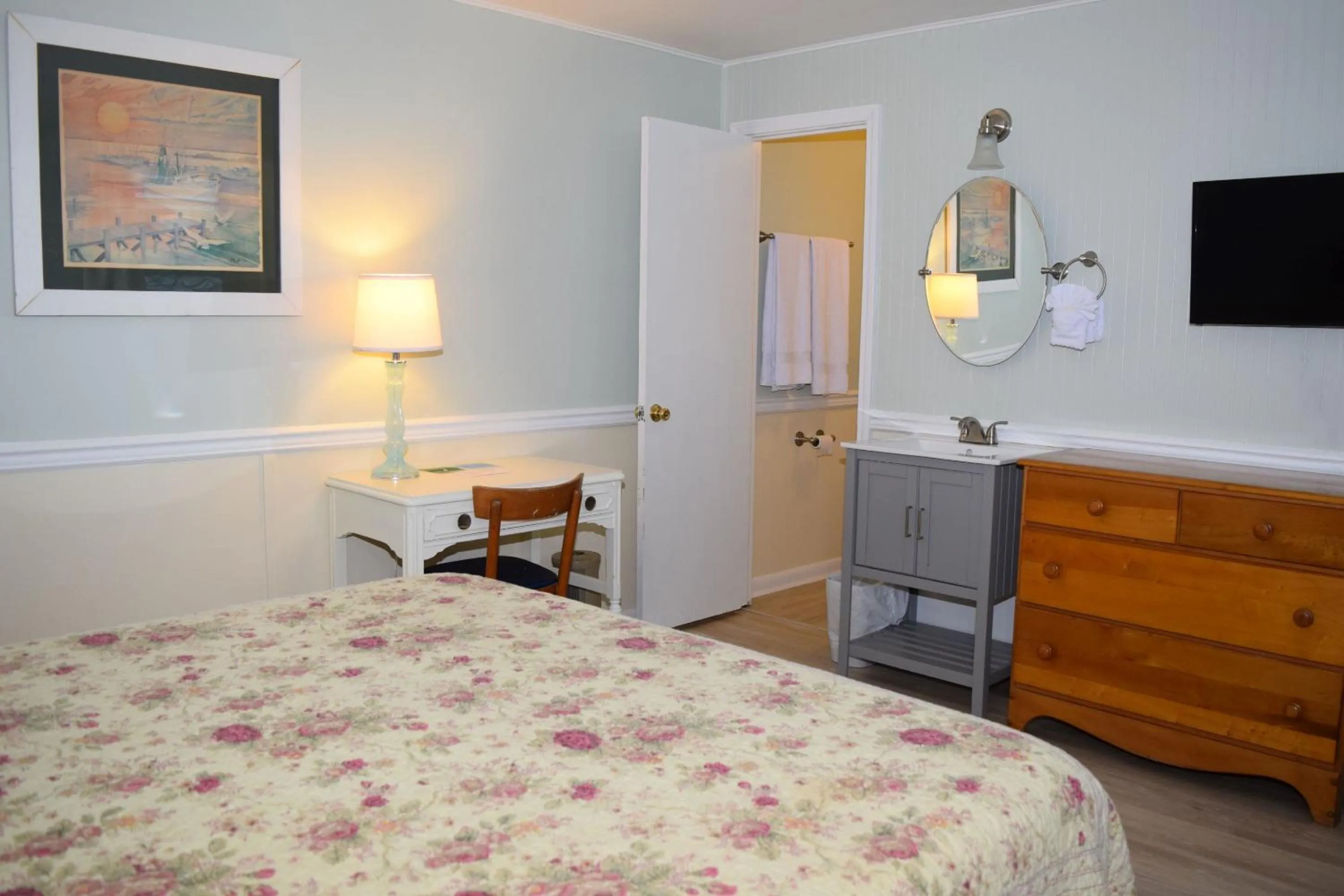 Bed in Blackbeard's Lodge