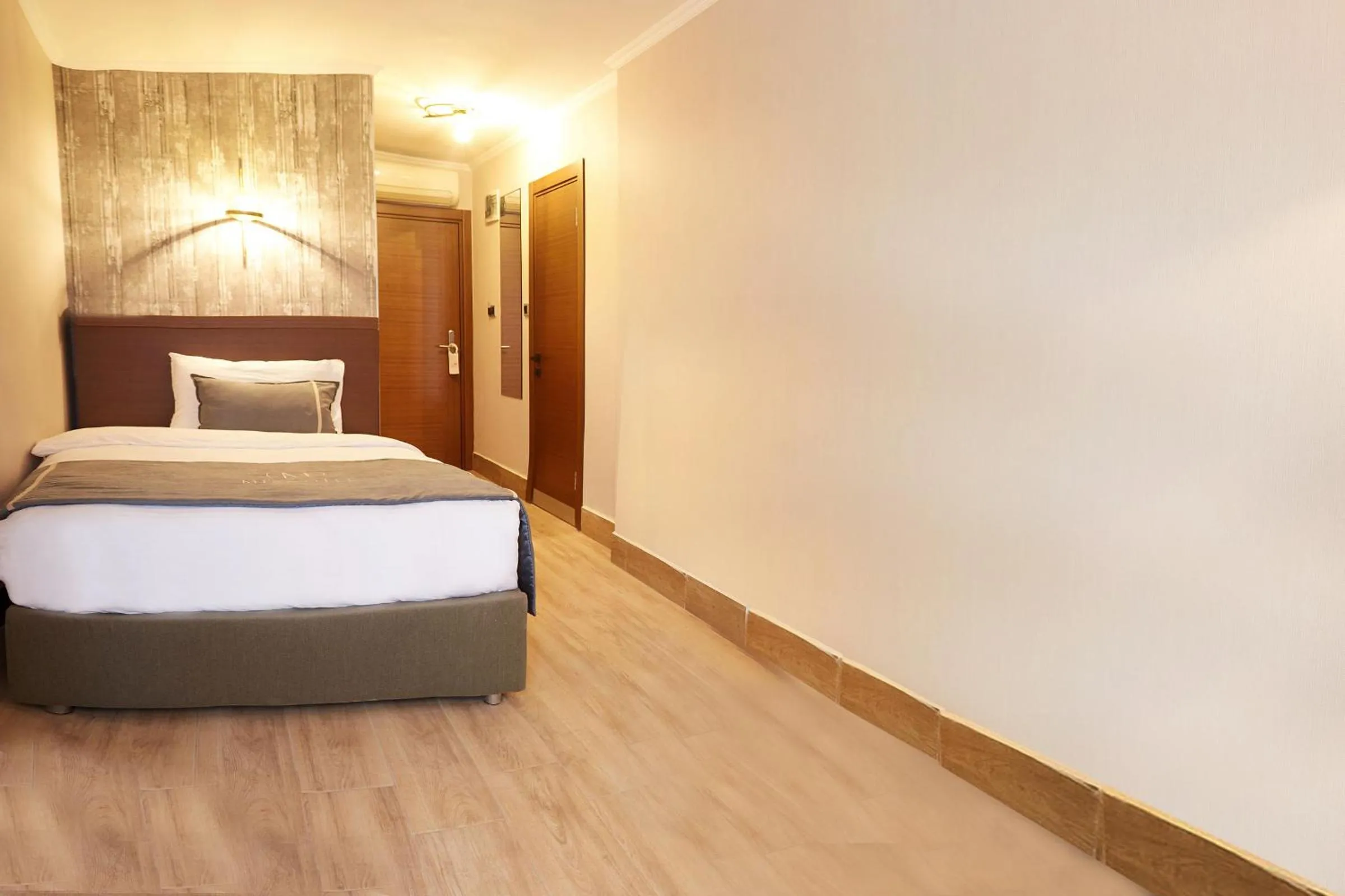 Bed in Mira Otel Alsancak