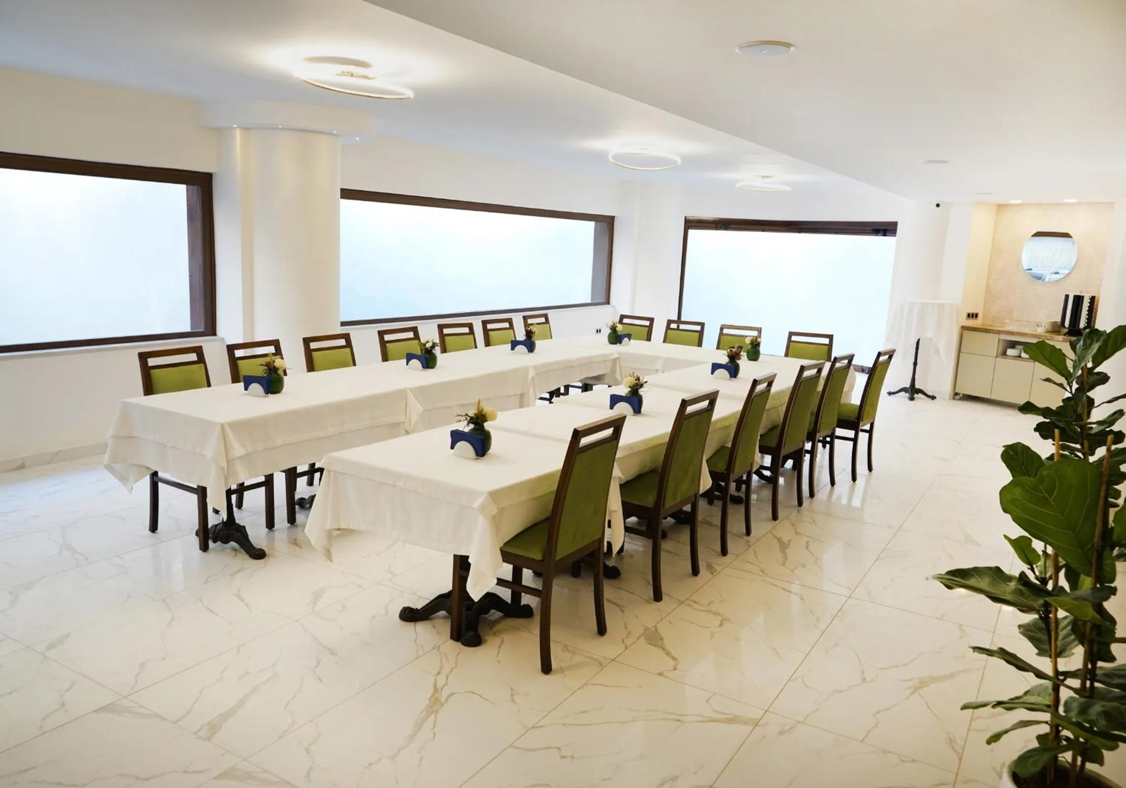 Restaurant/places to eat in Mira Otel Alsancak