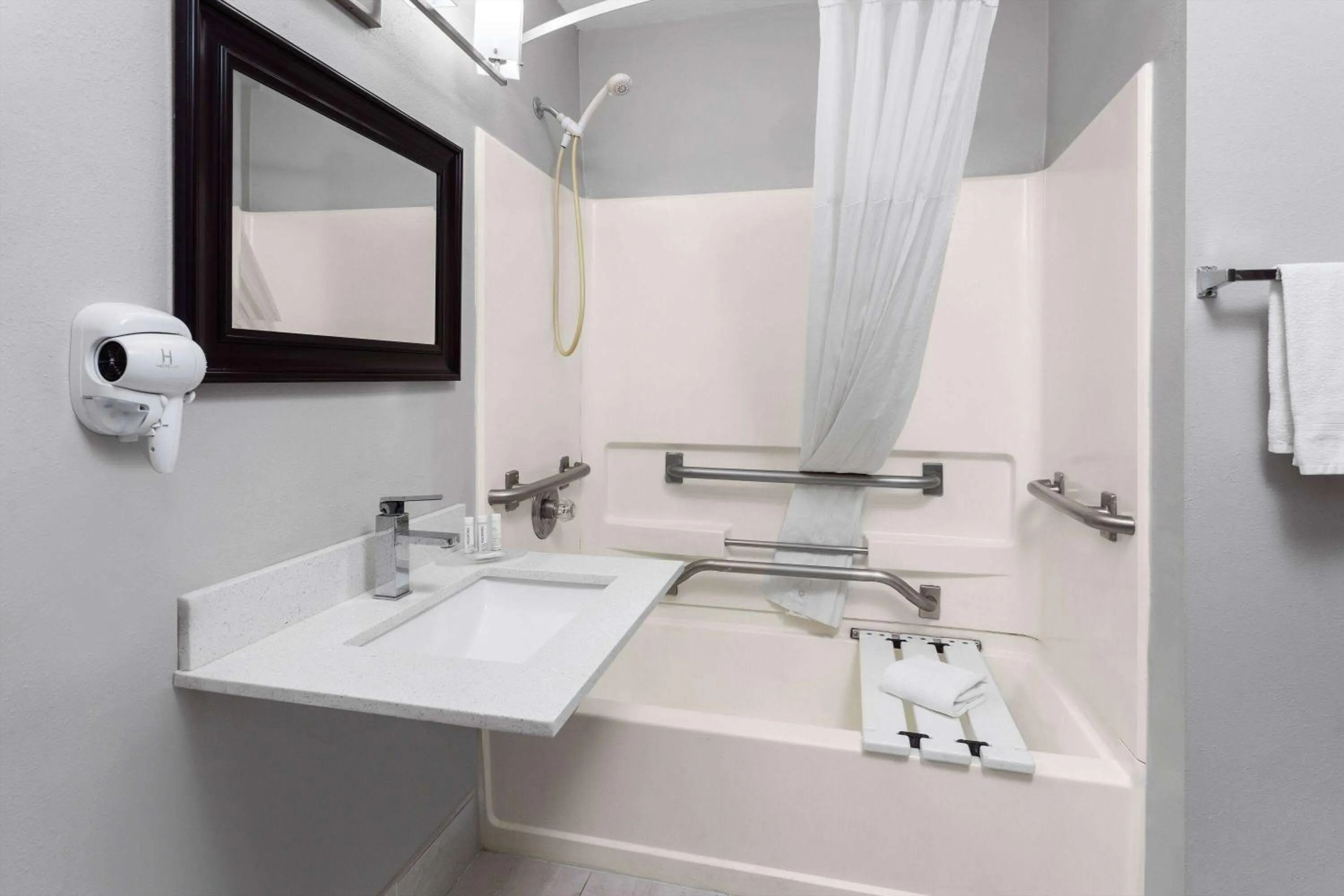 Bathroom in Days Inn & Suites by Wyndham Sellersburg
