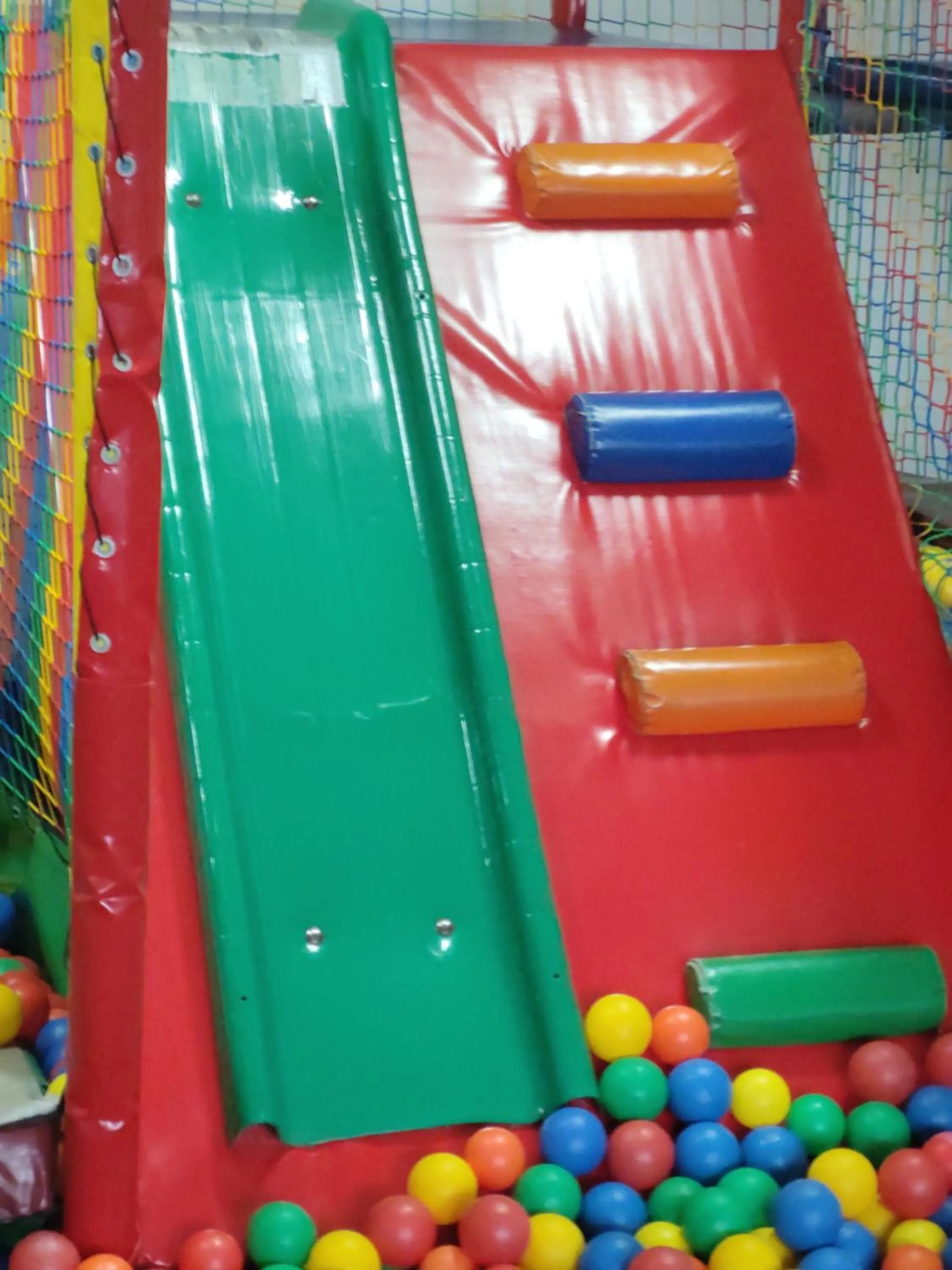 Children play ground in Mazurska Chata jezioro i aquapark 6 min, centrum i promenada 12 min