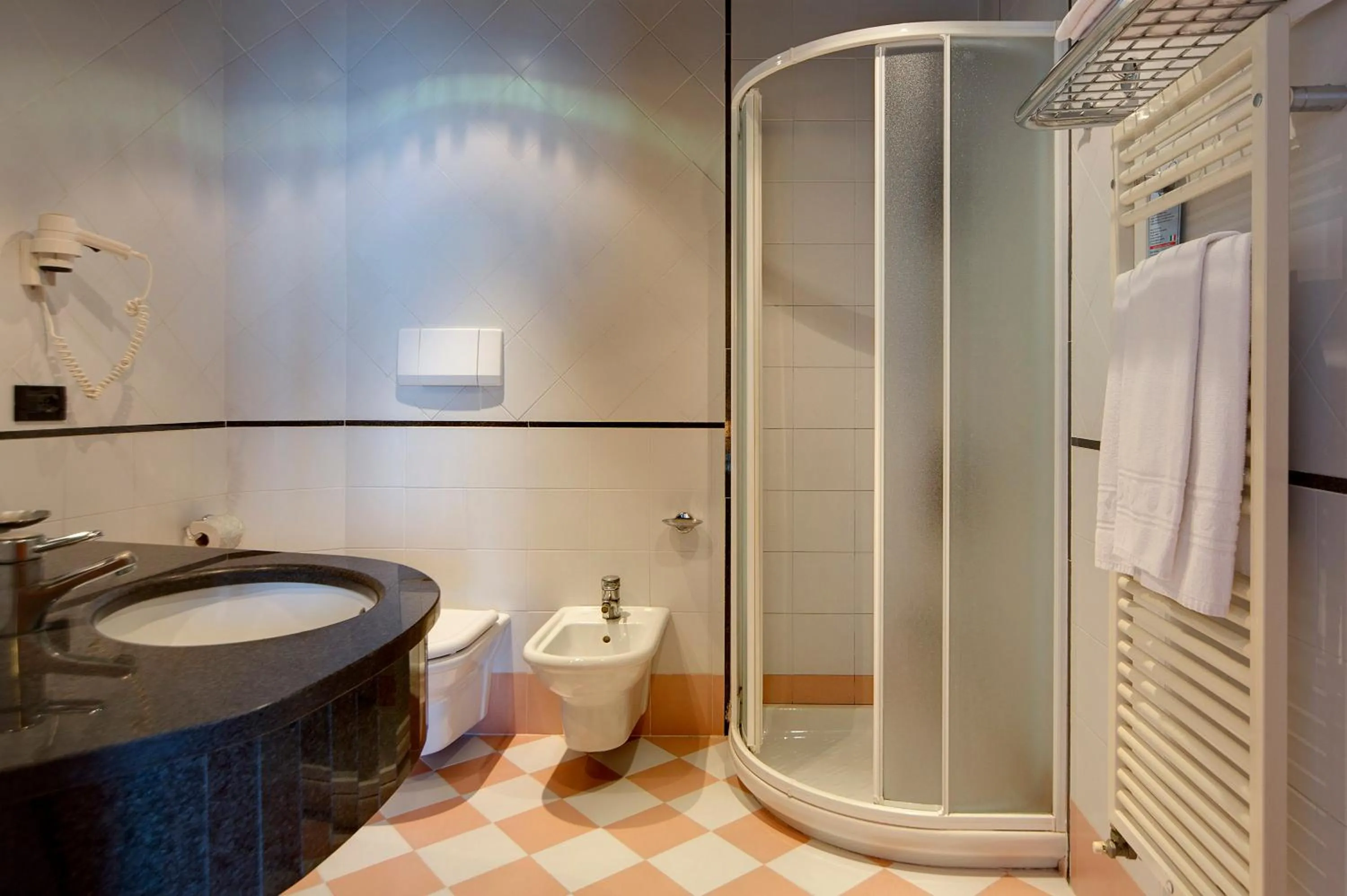 Shower in Hotel Palace