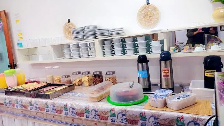 Food and drinks in Six's Hotel