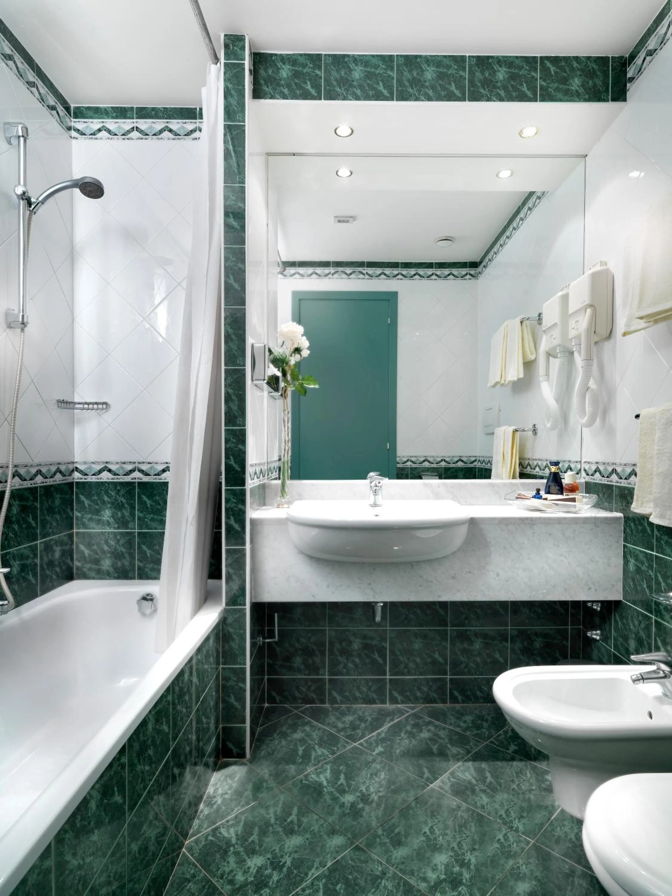 Bathroom in Piramidi Hotel