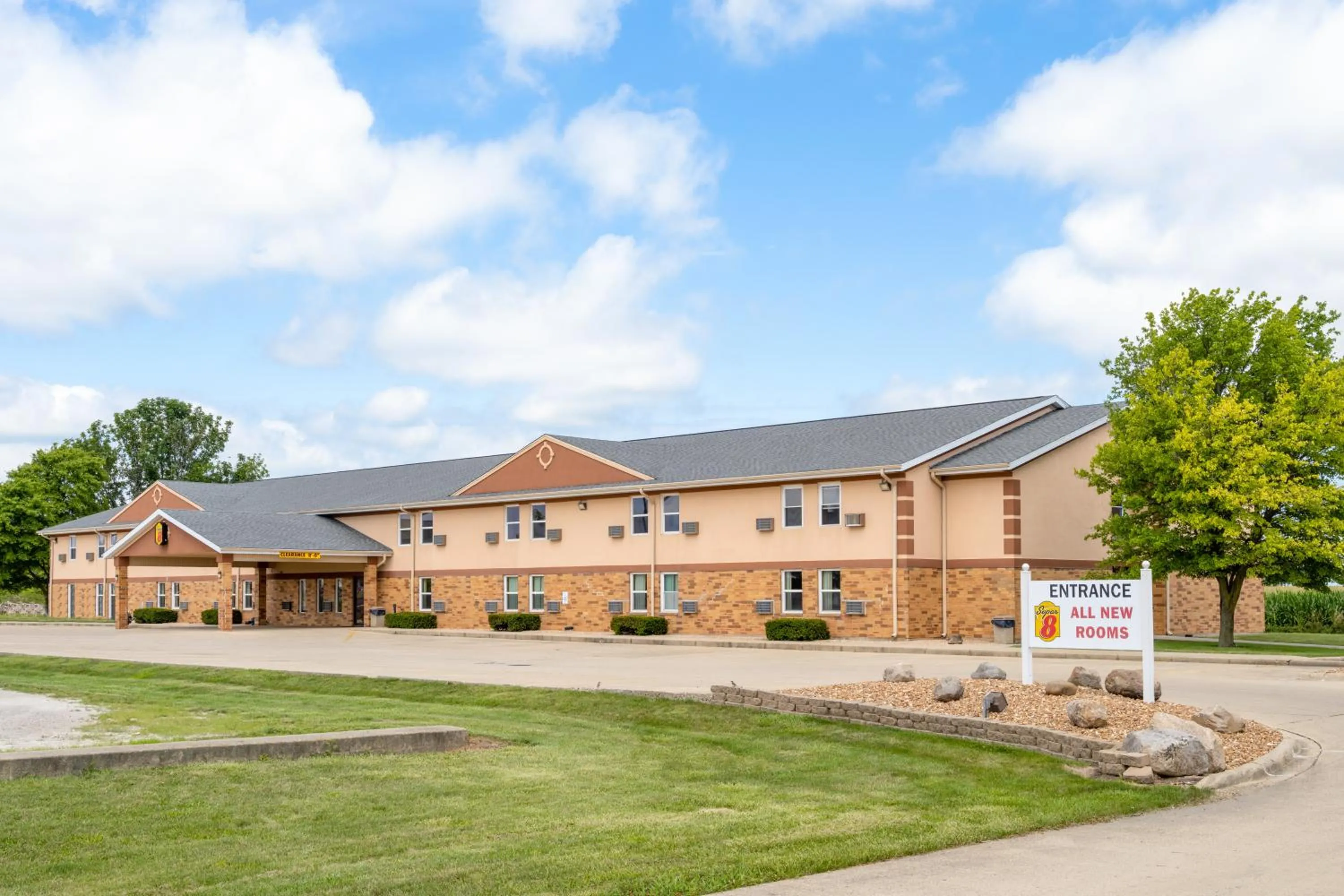 Property building in Super 8 by Wyndham Mattoon