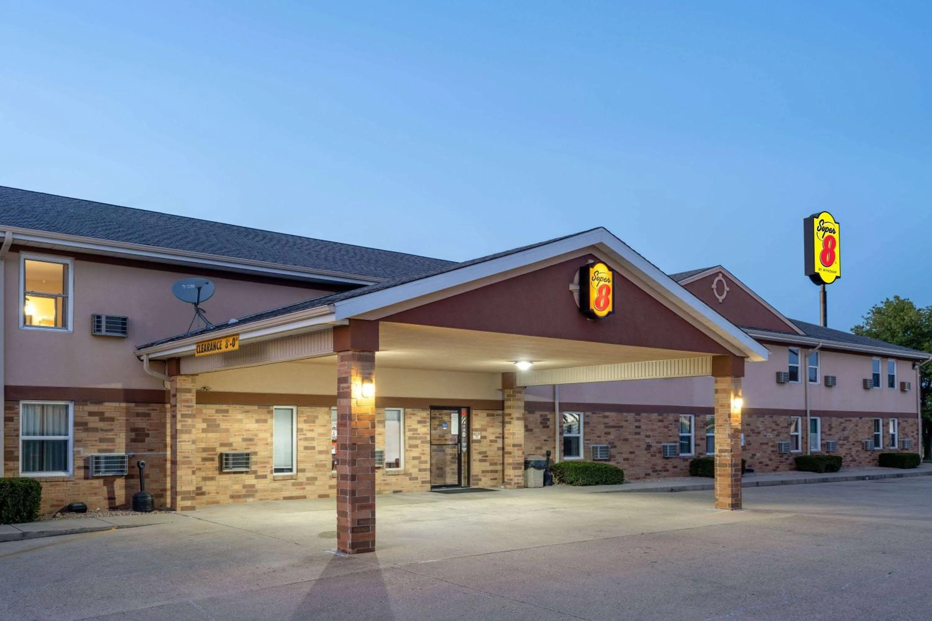 Property building in Super 8 by Wyndham Mattoon
