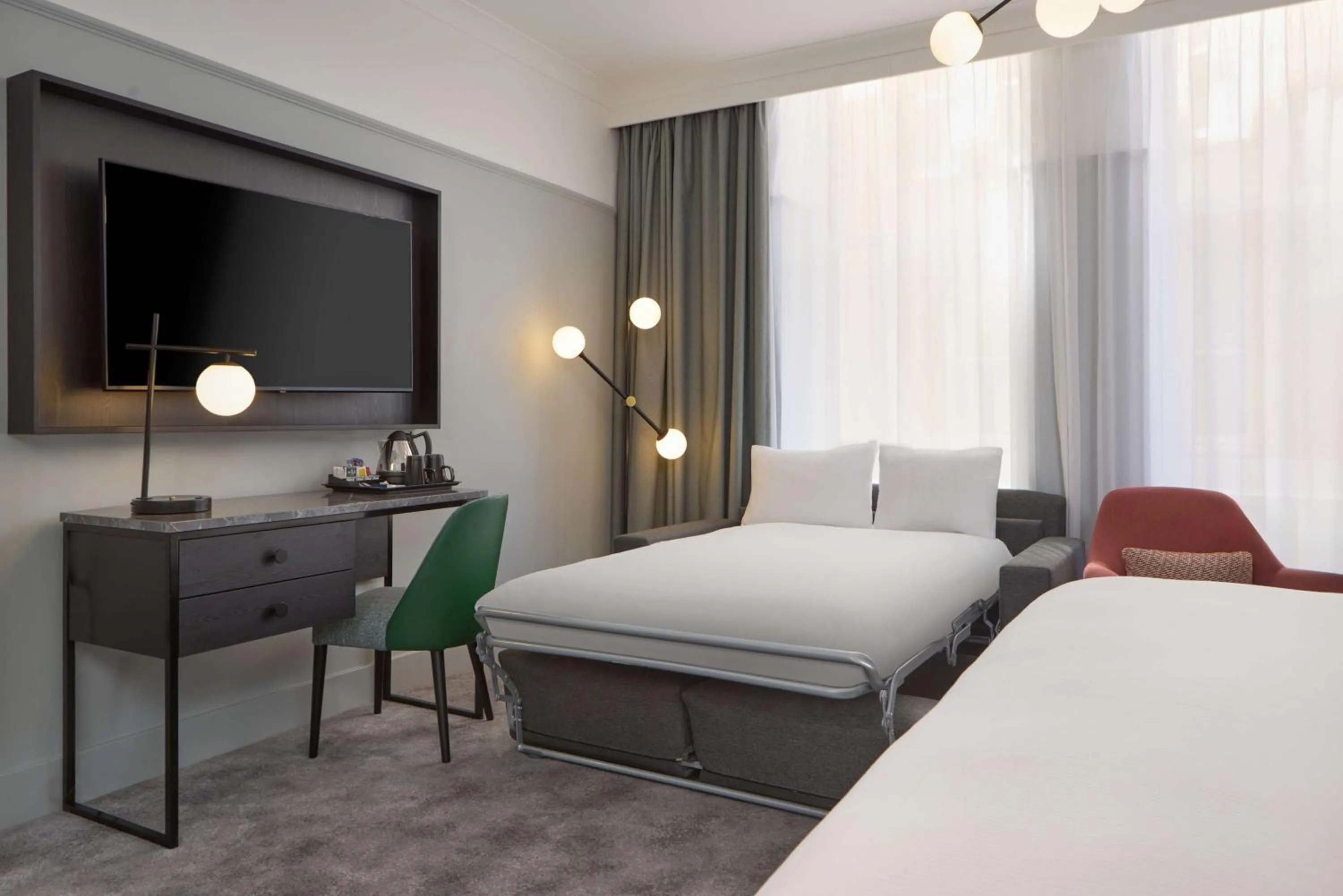 Bedroom, Bed in DoubleTree By Hilton Brighton Metropole