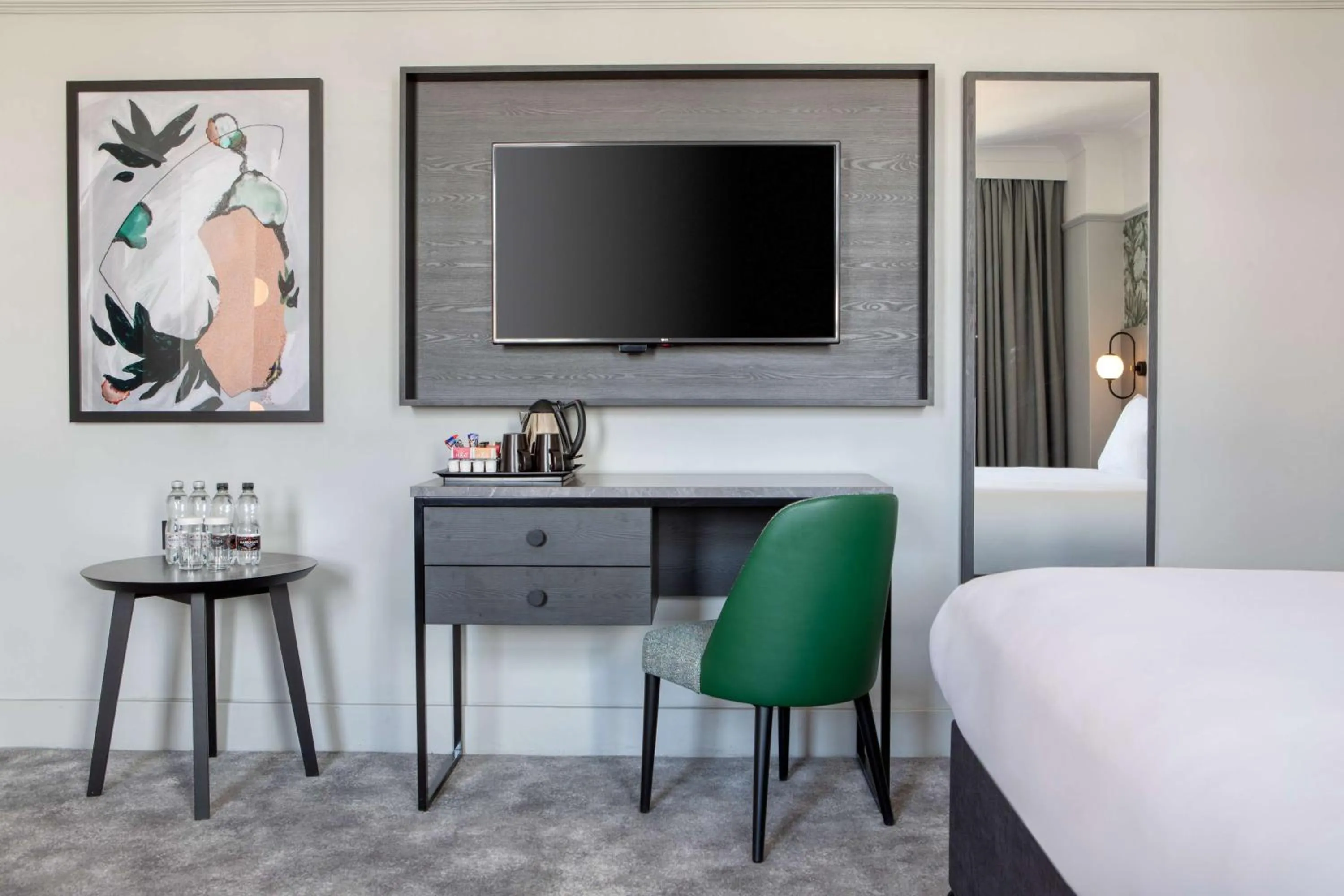 Bedroom, Bed in DoubleTree By Hilton Brighton Metropole