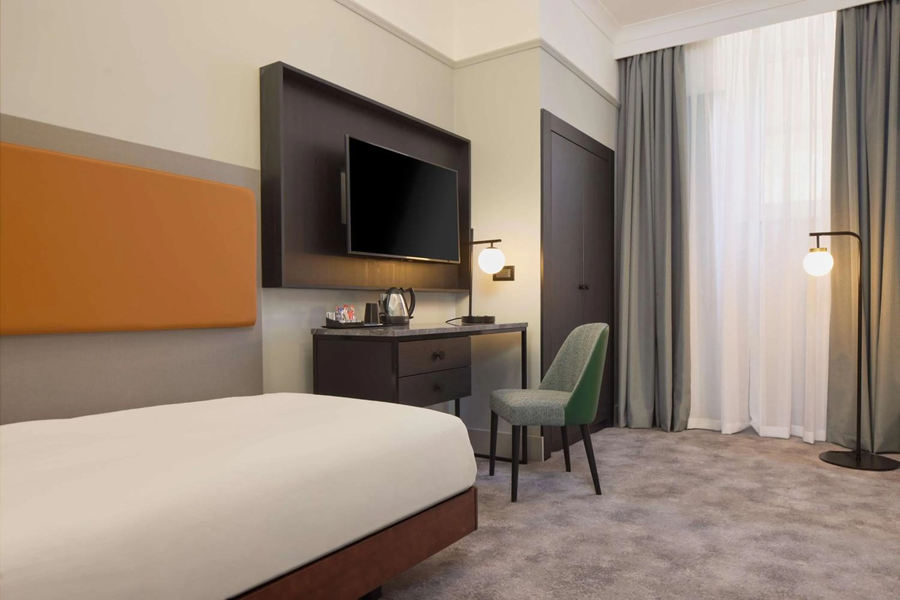 Bedroom, Bed in DoubleTree By Hilton Brighton Metropole